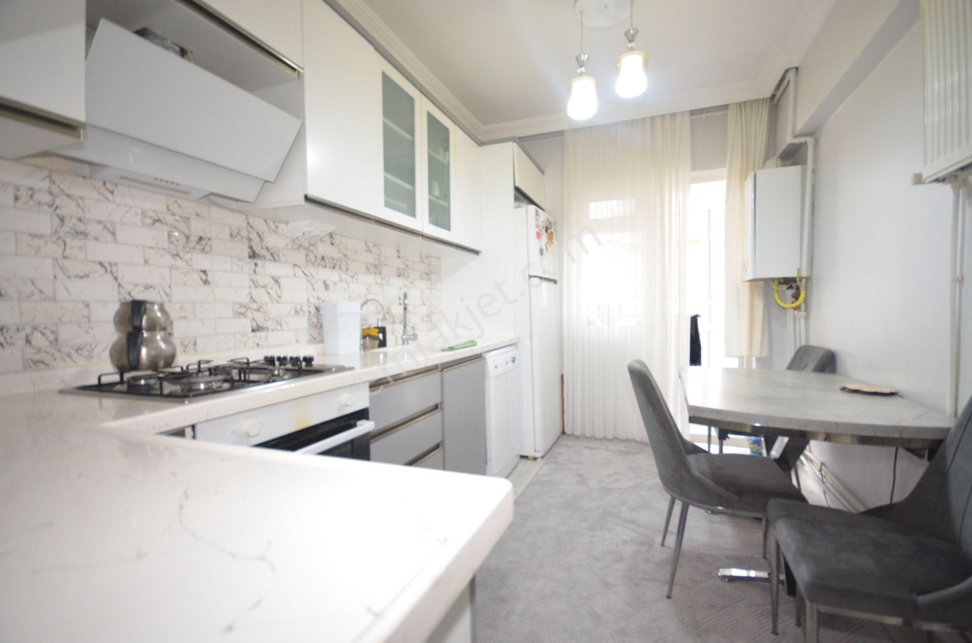 Kalecik Emlak'tan Merkez'de 1.kat 3+1 Yapılı Masrafsız Daire - Görsel 2