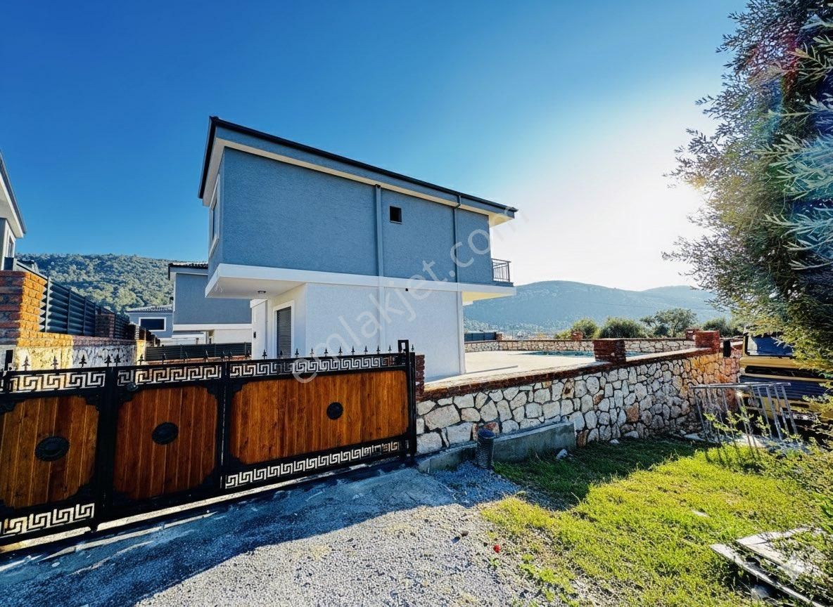 Ak Merkeze Çift Banyolu 3 + 1 Müstakil Havuzu Villa - Görsel 10