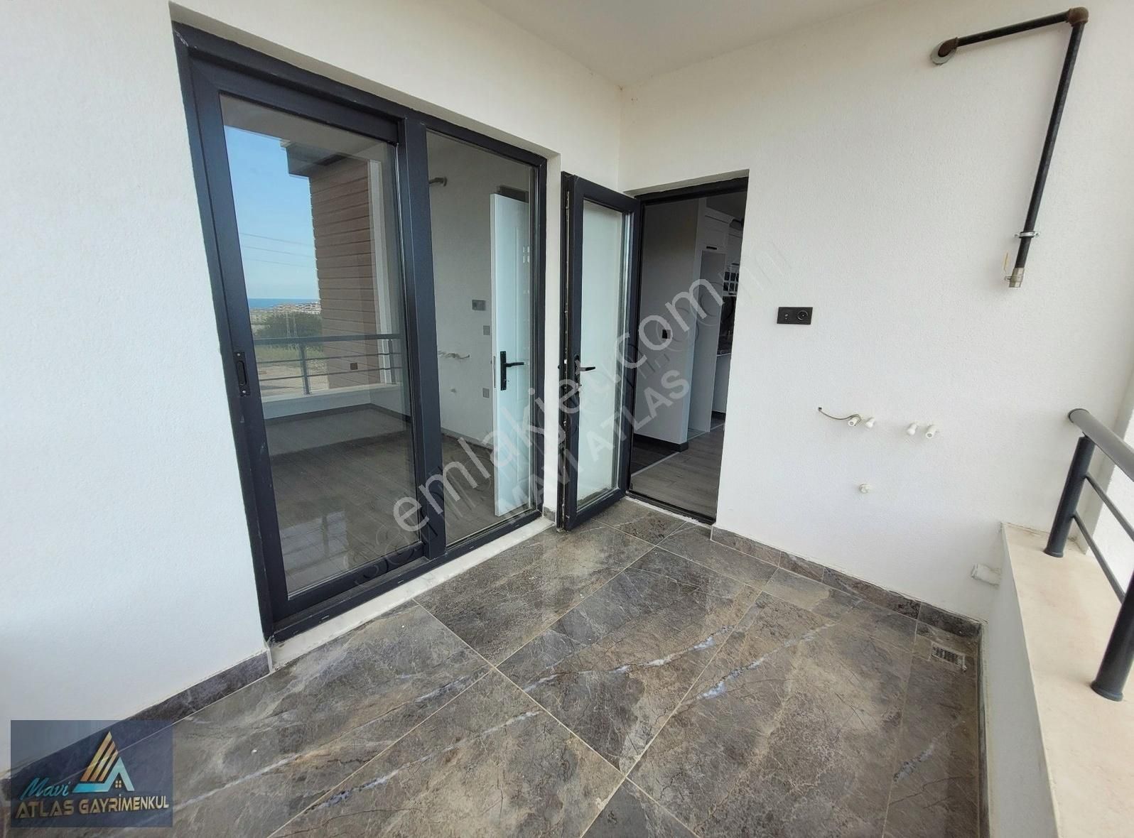 Mavi Atlastan Körfez De Deniz Manzaralı Satılık 1+1 Daireler - Görsel 15