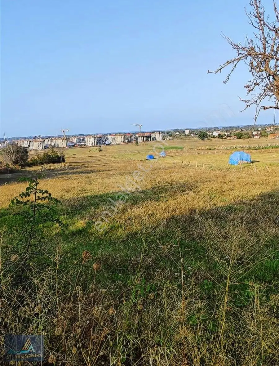 Mavi Atlas'tan Daire Takaslı Köy Yerleşik Alanında Satılık Tarla