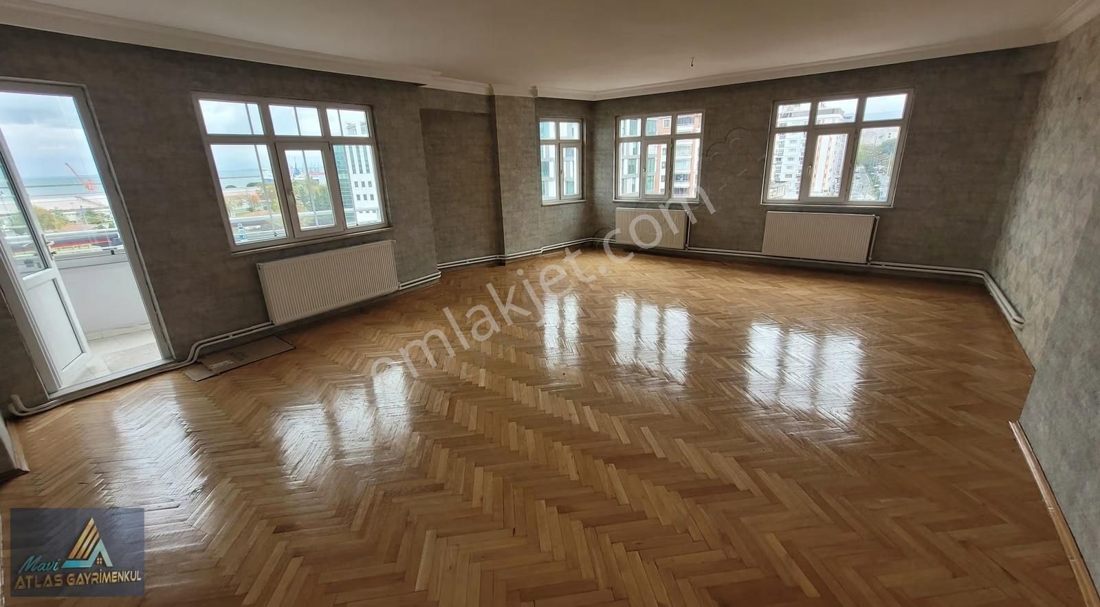 Mavi Atlas'tan İlkadım Gençlik Parkına Cephe Kiralık Ofis