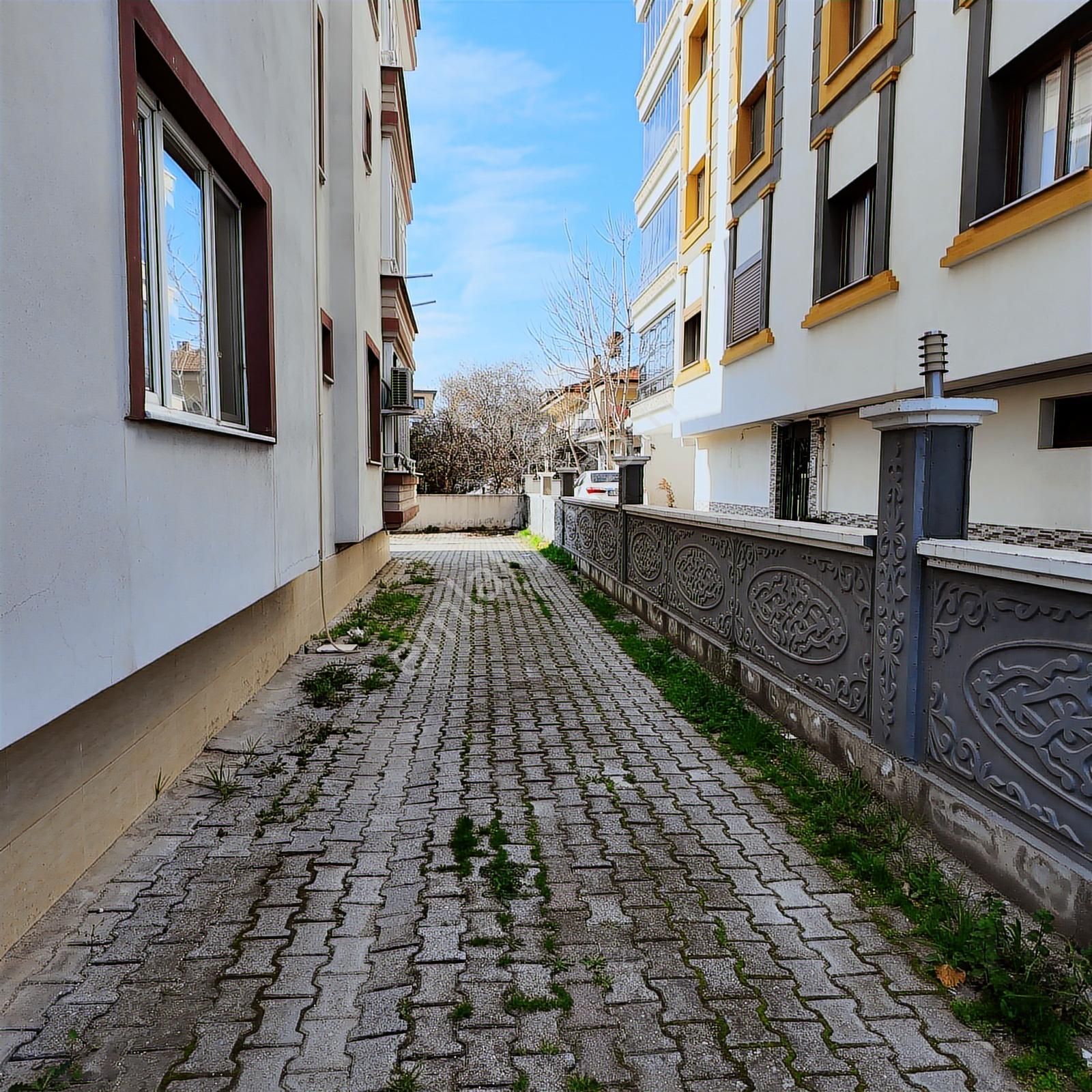 Hürriyet Cadde Üzerinde Önü Açık Bakımlı 135 M2 3+1 Daire - Görsel 5