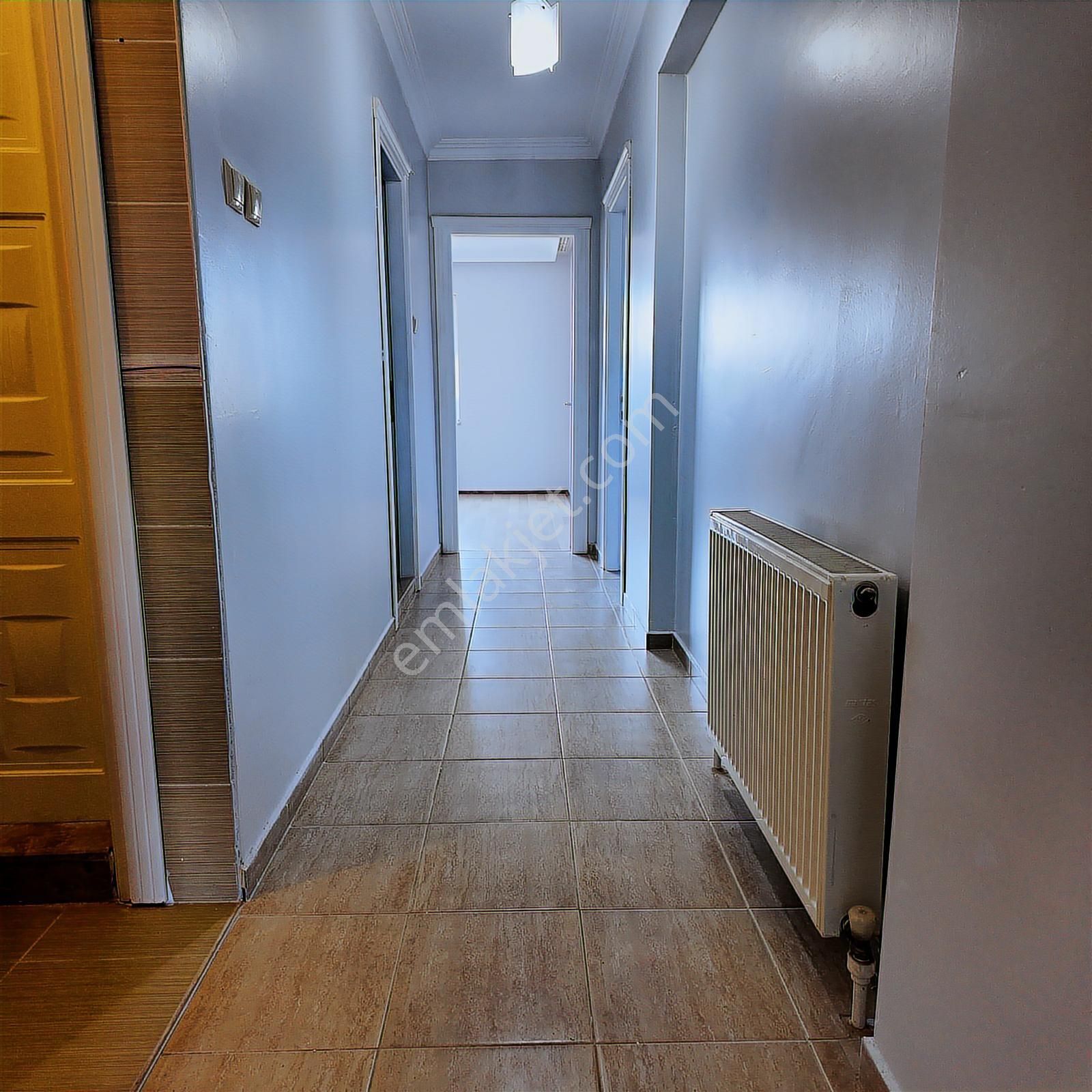 Hürriyet Cadde Üzerinde Önü Açık Bakımlı 135 M2 3+1 Daire - Görsel 3