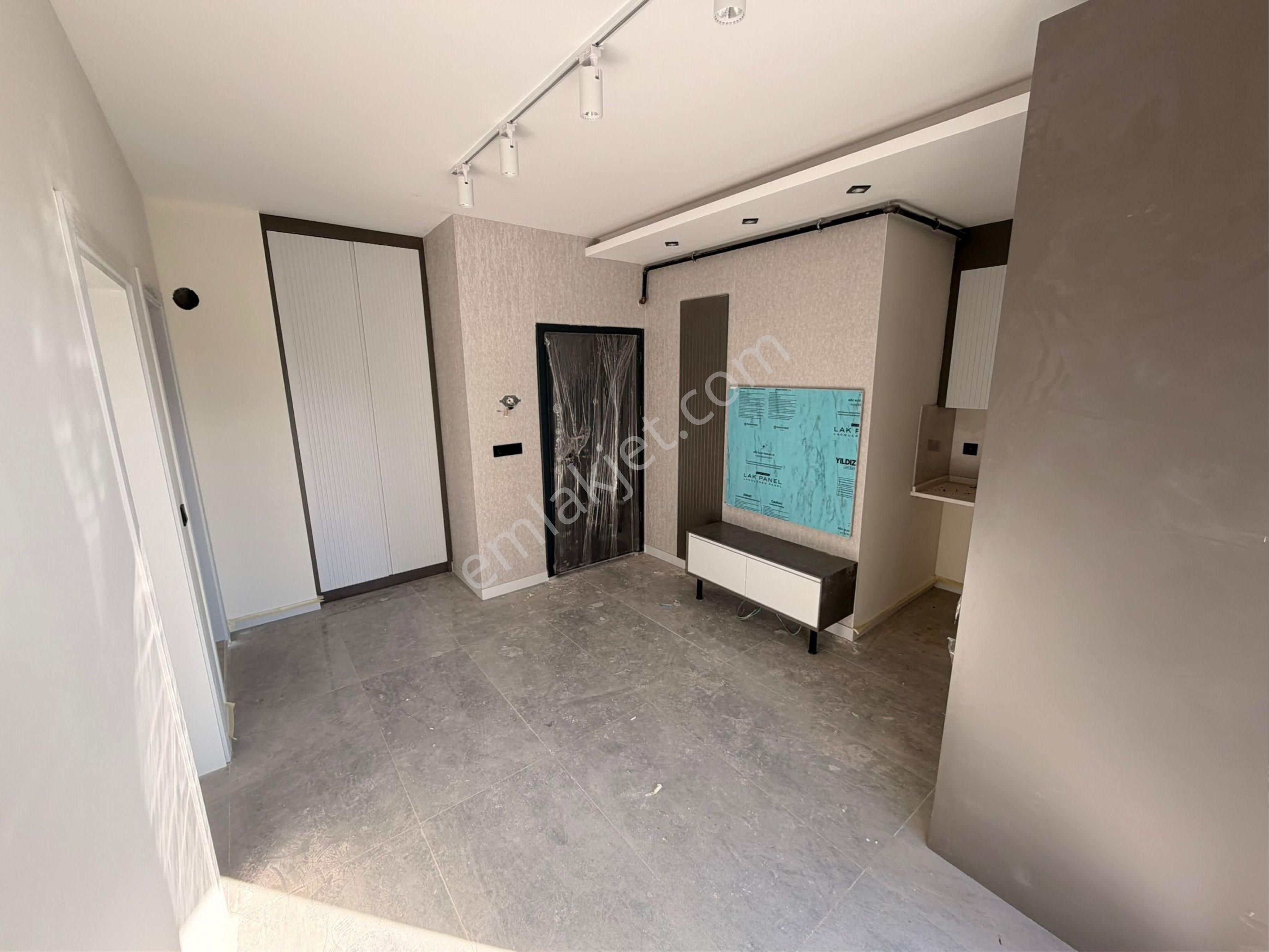 Karahasanlıda Arakat Asansörlü Balkonlu Şehir Hastane Yakını 1+1 Apart Satılık - Görsel 4