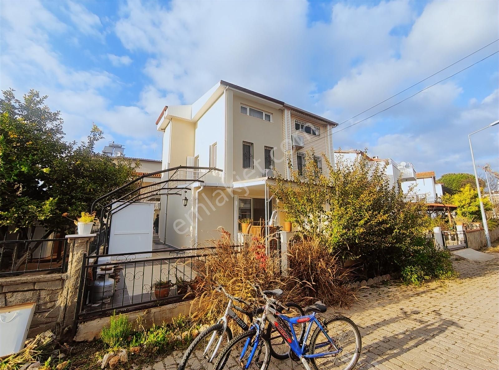 Altınkum Mah'nde Yeşilkent Sit Denize 300m Bitişik Nizam Villa