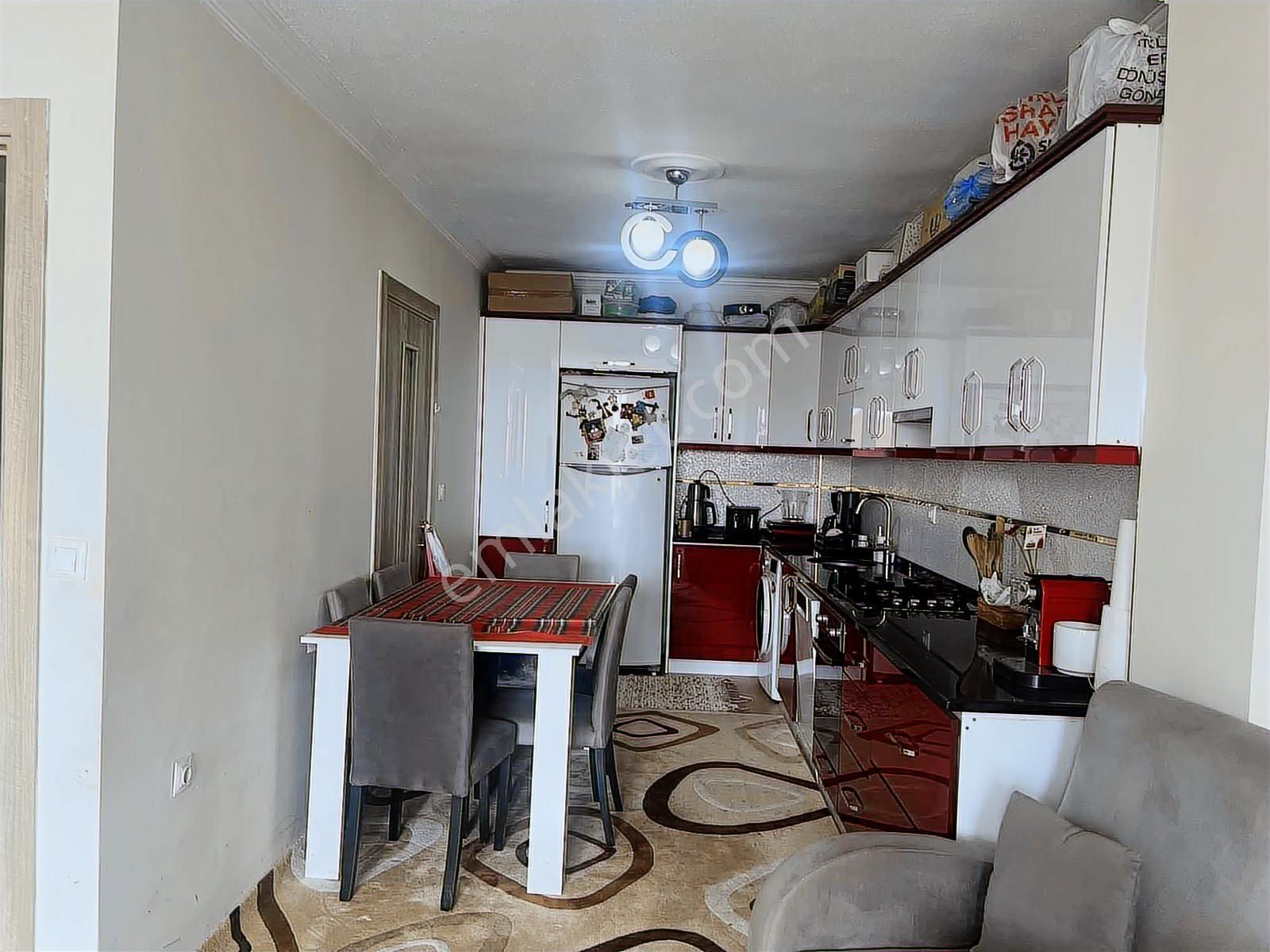 Günlükbaşında Satılık Geniş Ara Kat Daire