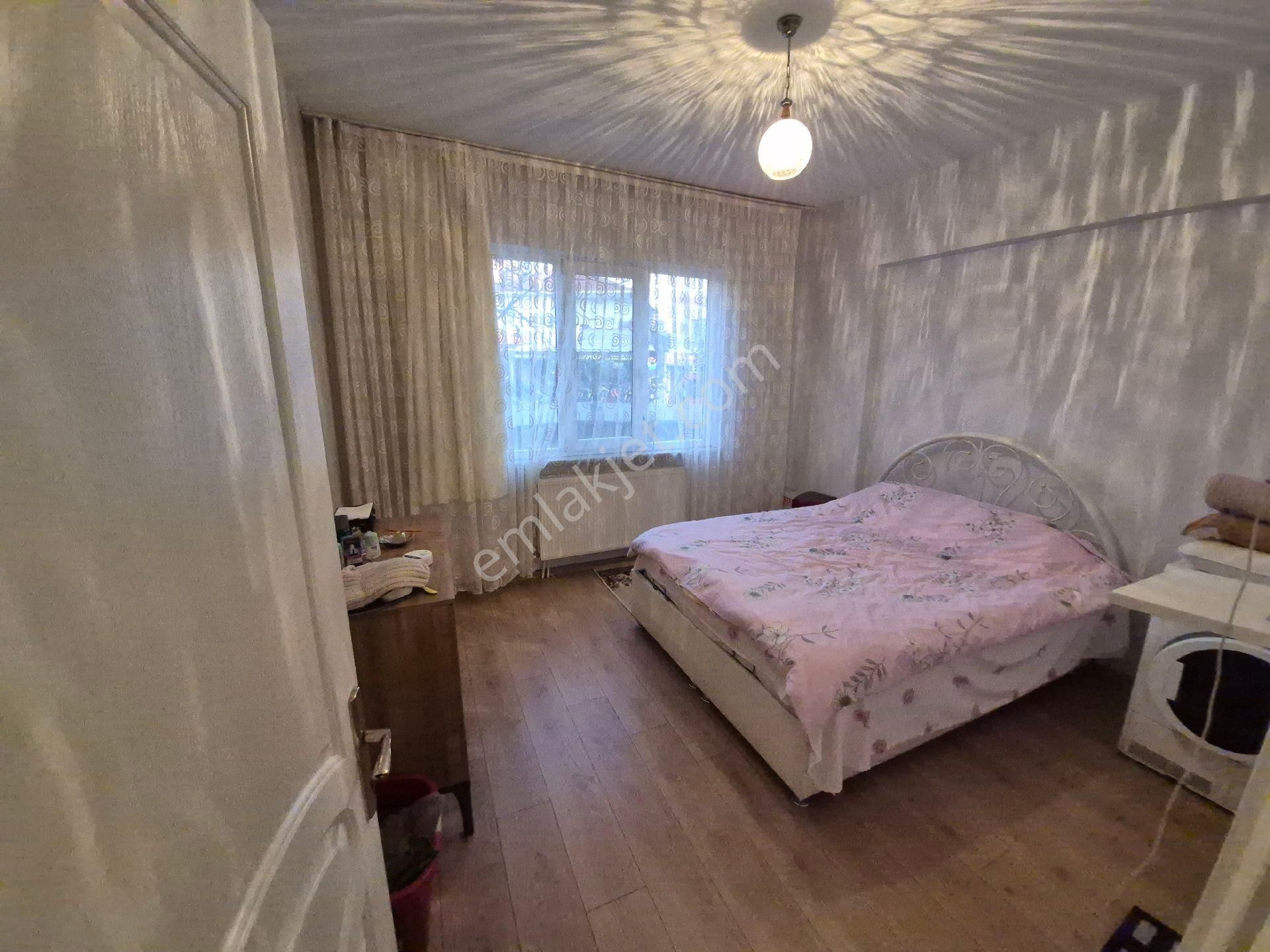 Yenibosna Sanayi Cd. 148m2 Hisseli Arsa - Görsel 8