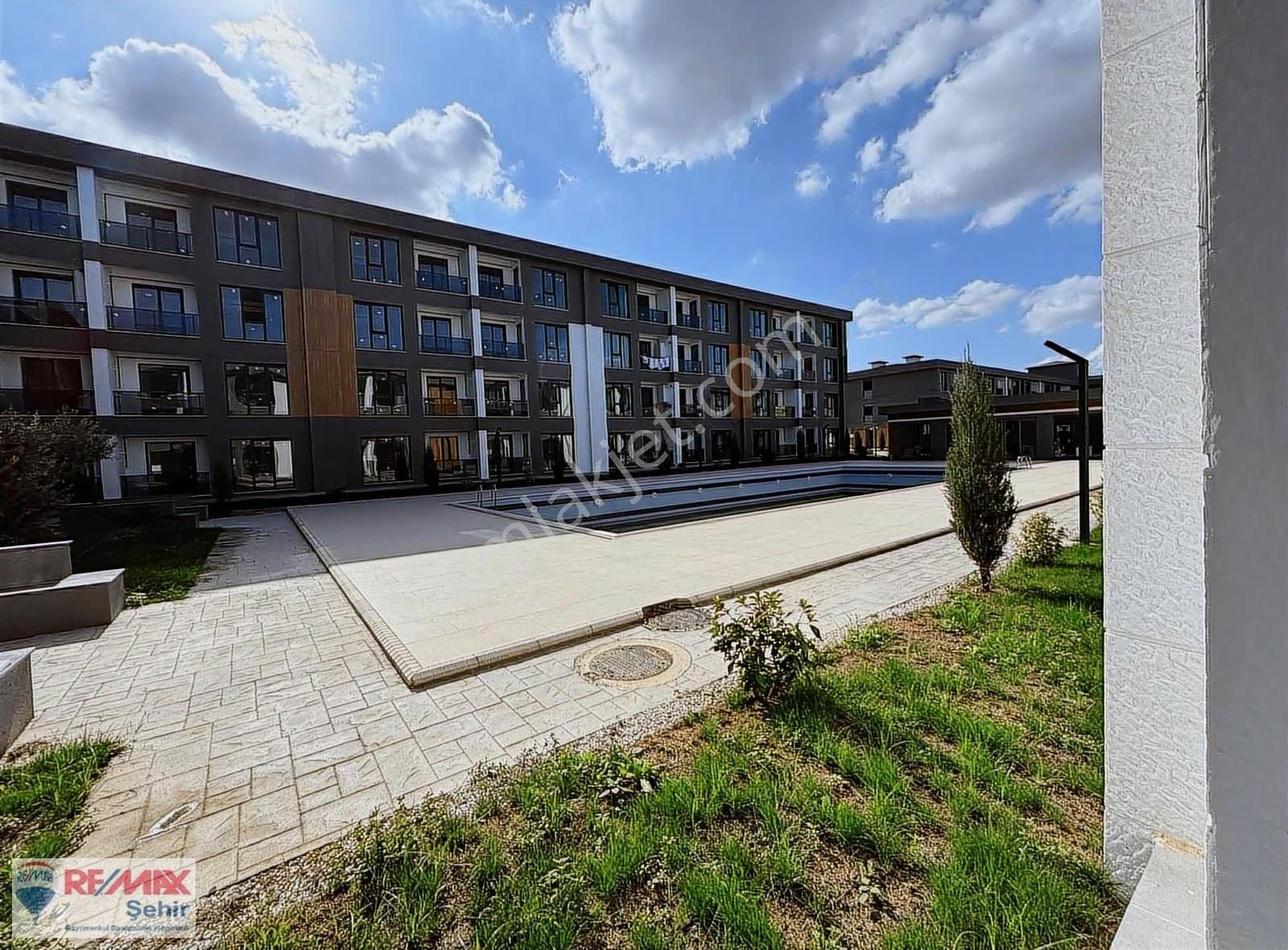 Remax Şehir'den Akyol Premium Lounge 1+1 Havuz Cepheli Daire