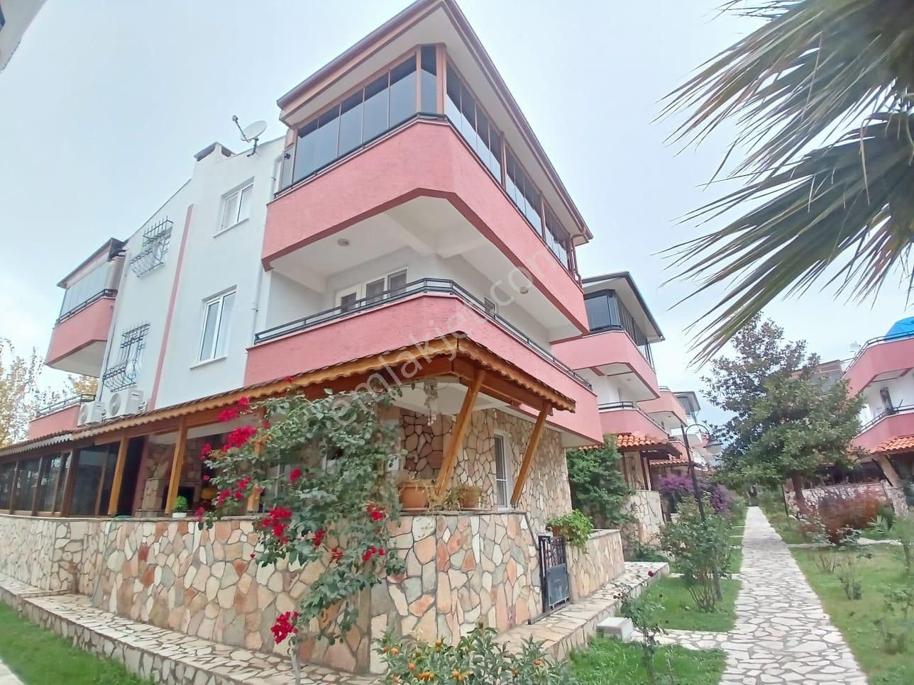 Eu Gayrimenkul'den Yolun Deniz Tarafında Site İçinde Tripleks 3+1 Villa - Görsel 4