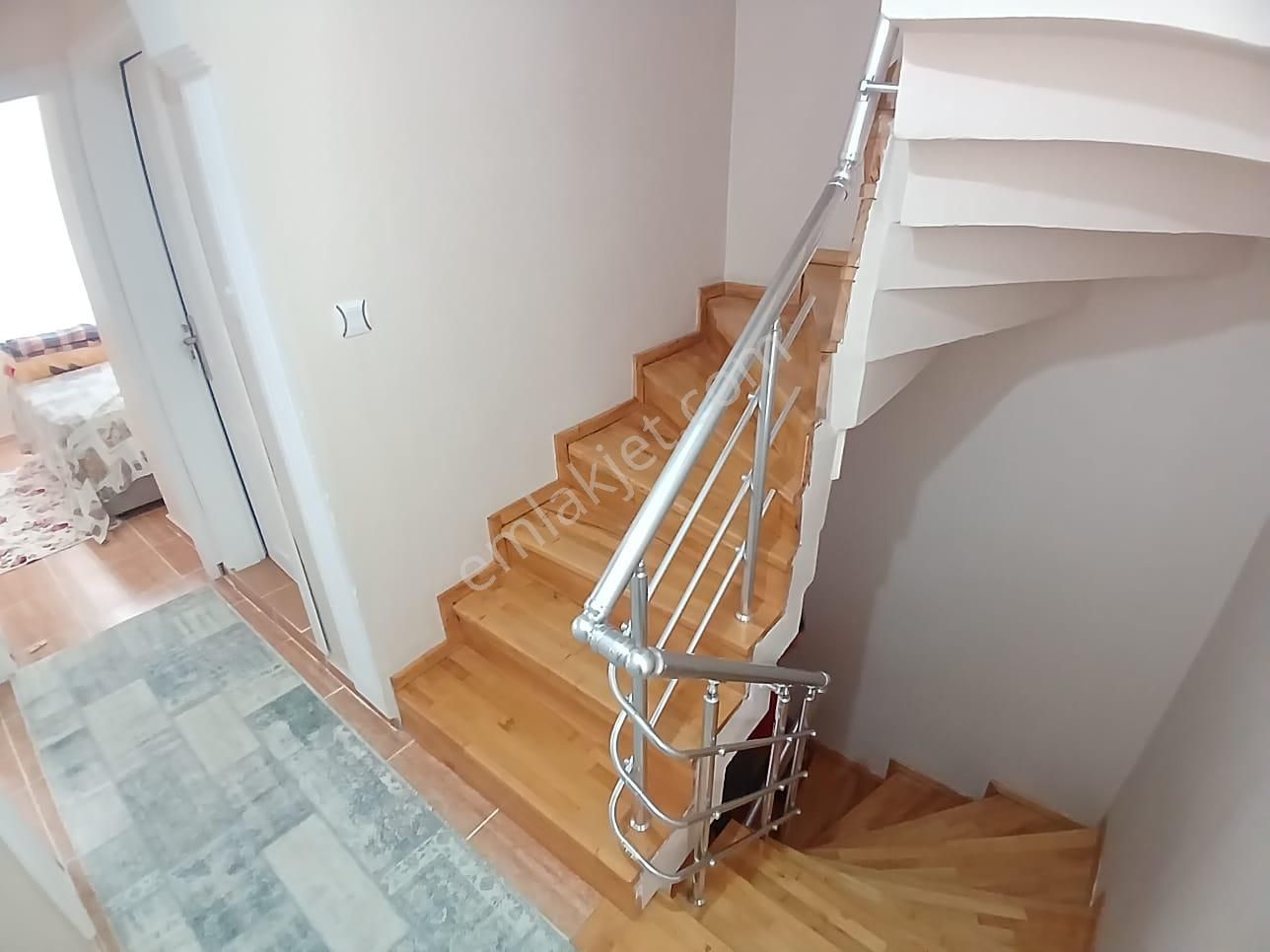 Eu Gayrimenkul'den Yolun Deniz Tarafında Site İçinde Tripleks 3+1 Villa - Görsel 14