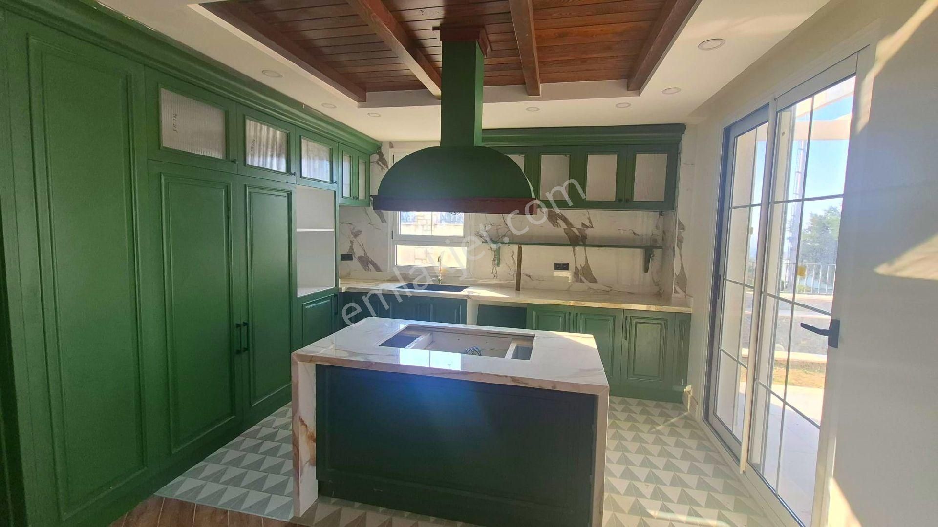 Kuşadası Merkezde Özel Havuzlu Tek Müstakil Bahçeli Sıfır Villa - Görsel 33