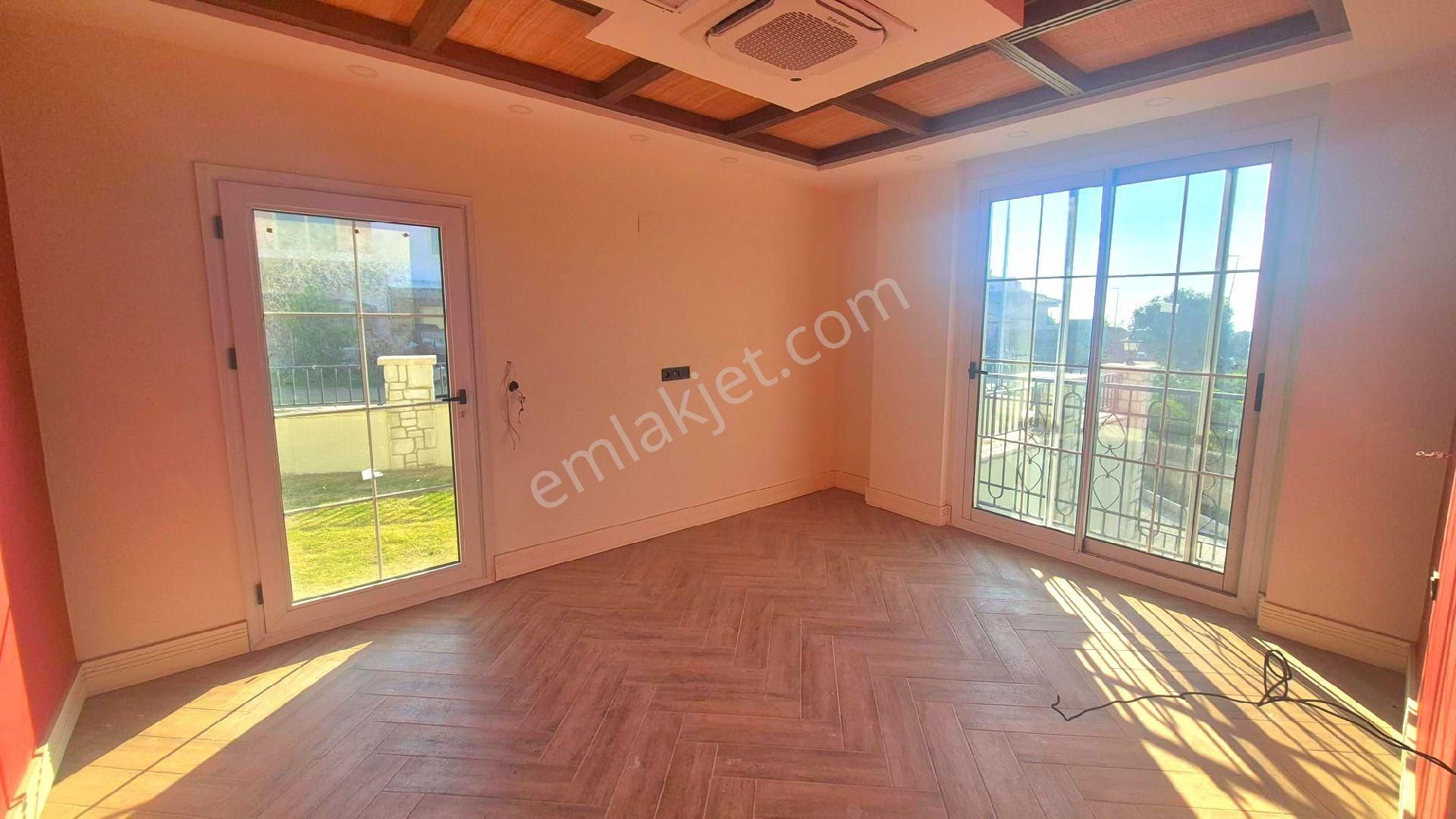 Kuşadası Merkezde Özel Havuzlu Tek Müstakil Bahçeli Sıfır Villa - Görsel 22