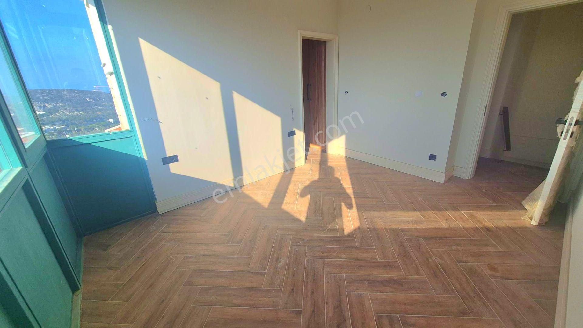 Kuşadası Merkezde Özel Havuzlu Tek Müstakil Bahçeli Sıfır Villa - Görsel 17