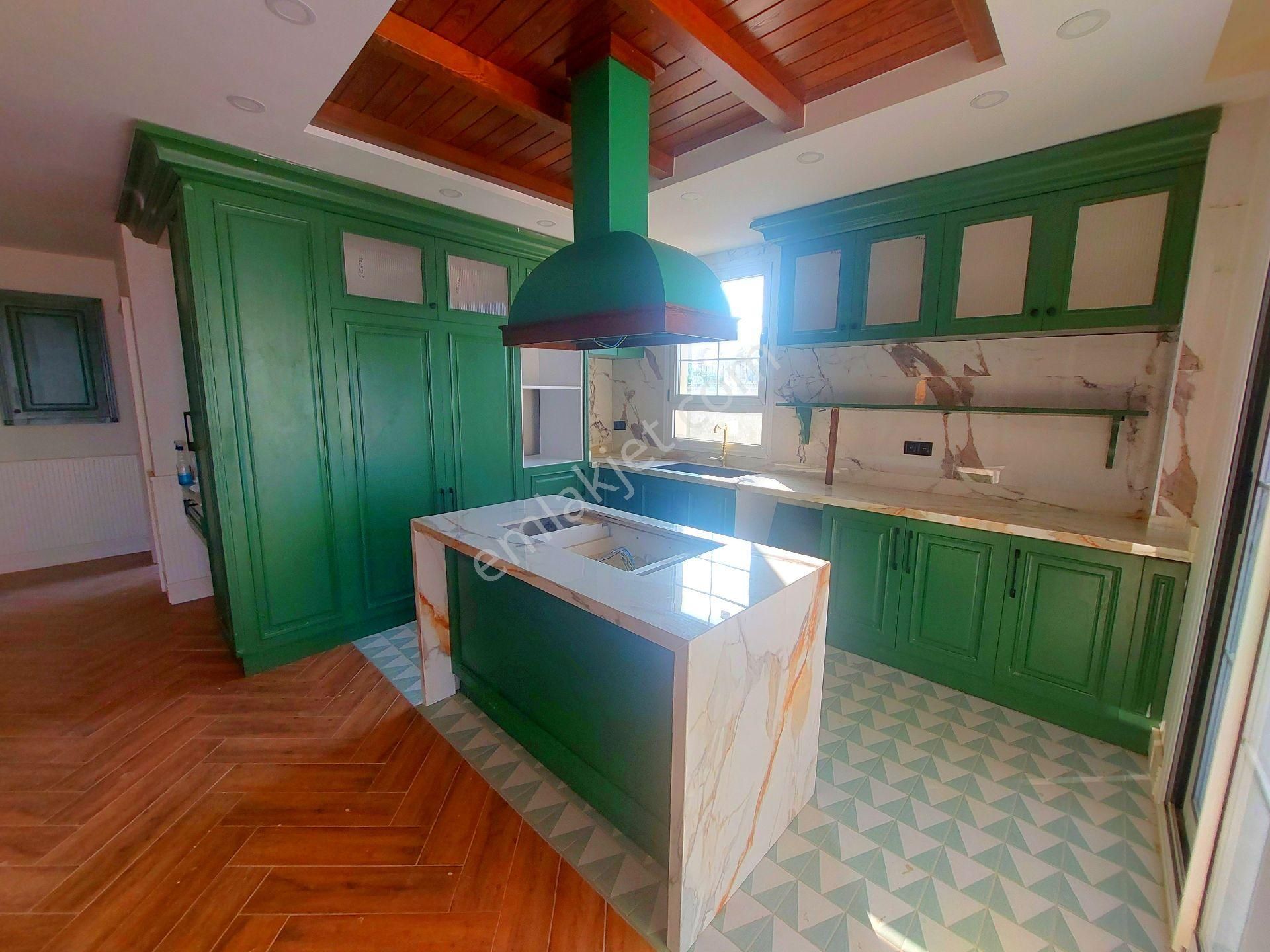 Kuşadası Merkezde Özel Havuzlu Tek Müstakil Bahçeli Sıfır Villa - Görsel 11