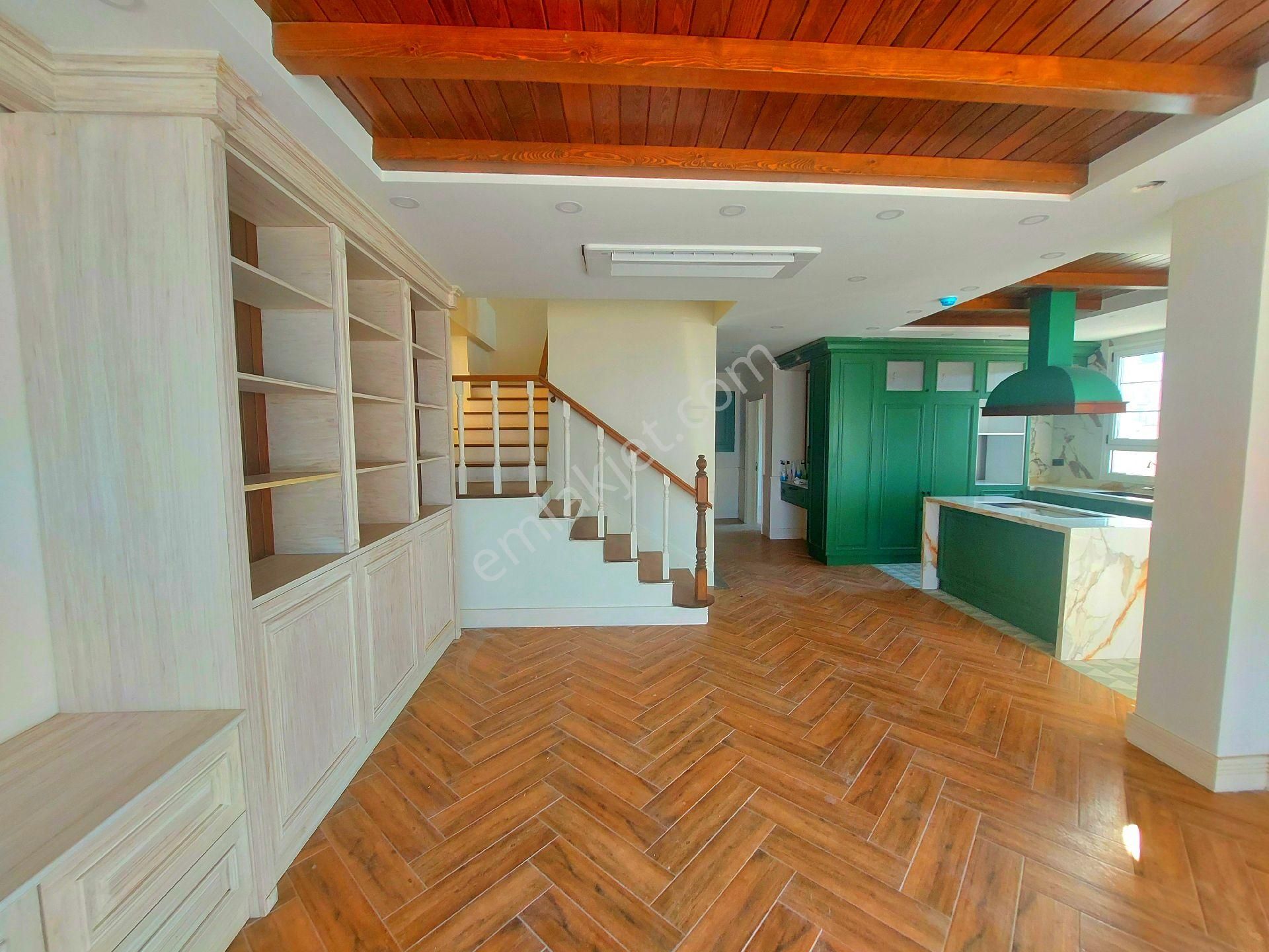 Kuşadası Merkezde Özel Havuzlu Tek Müstakil Bahçeli Sıfır Villa - Görsel 6