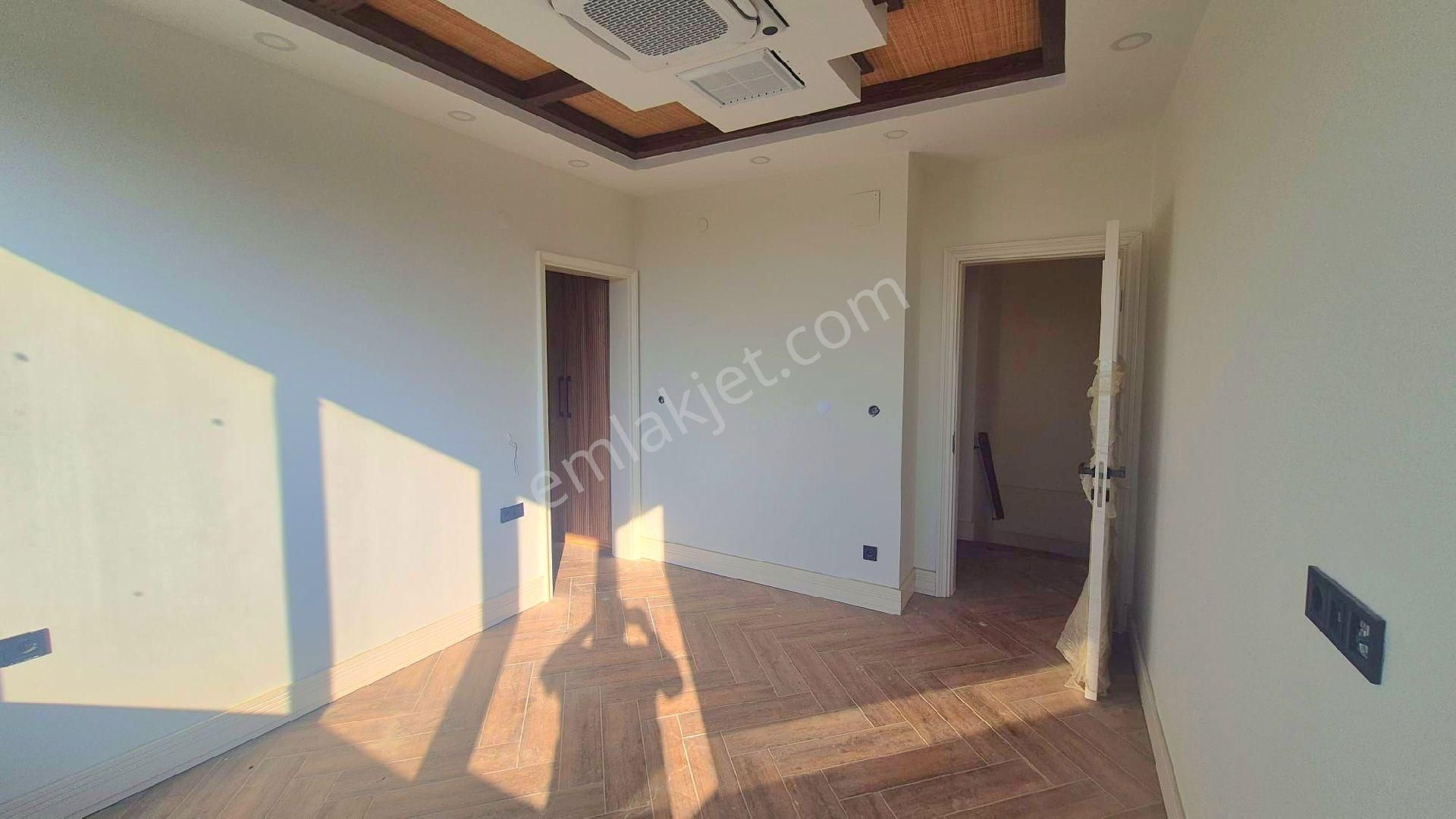 Kuşadası Merkezde Özel Havuzlu Tek Müstakil Bahçeli Sıfır Villa - Görsel 15