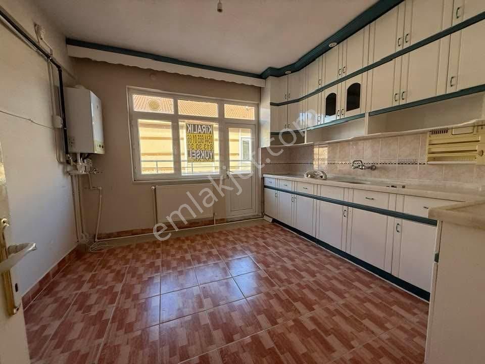 Yüksel Emlaktan Altunkalem Mahallesinde Kiralık Daireler - Görsel 15