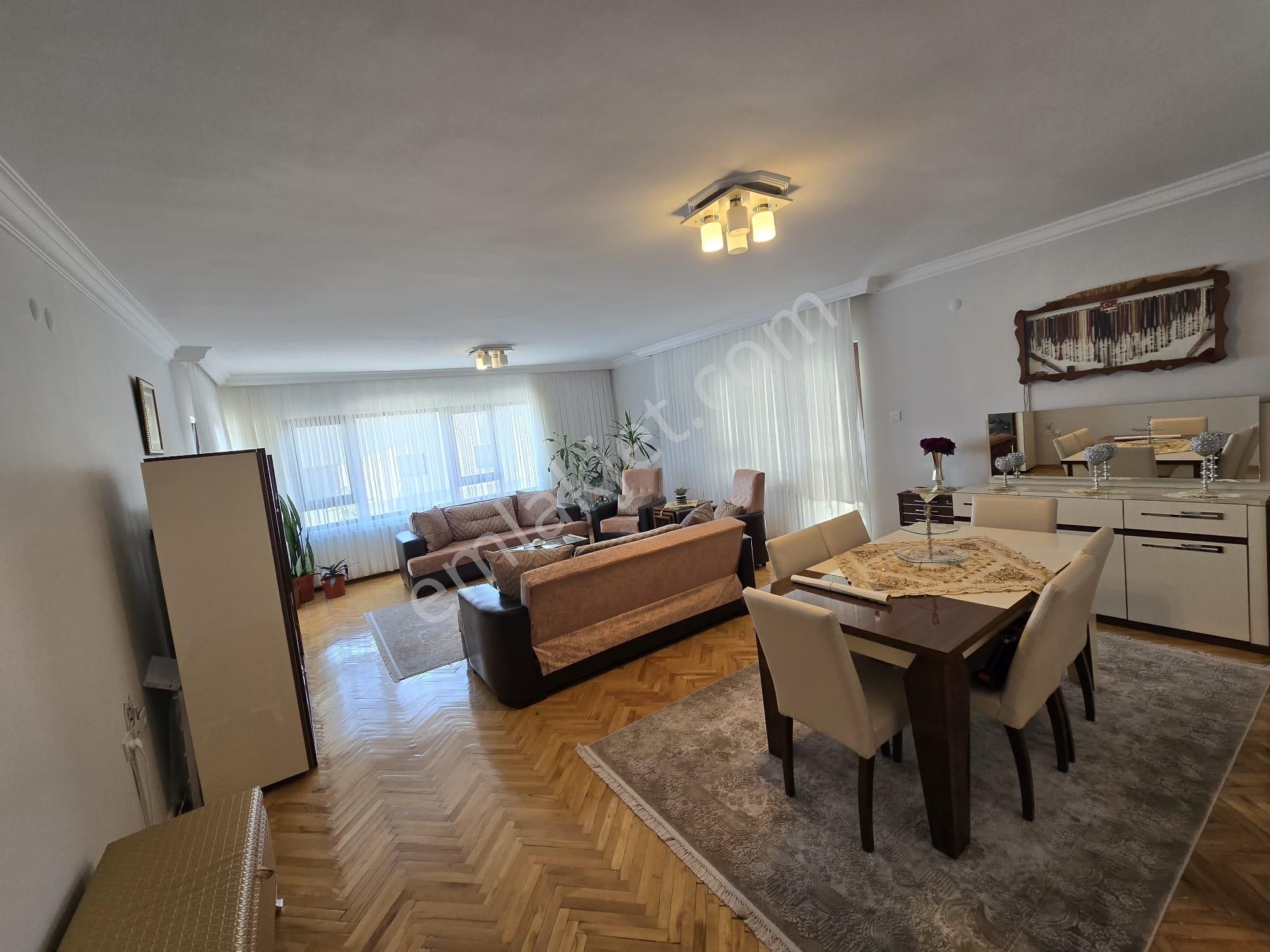 Atanora Vadiden Trt Panora Yakını Asansörlü 2 Banyolu Ara Kat 3+1