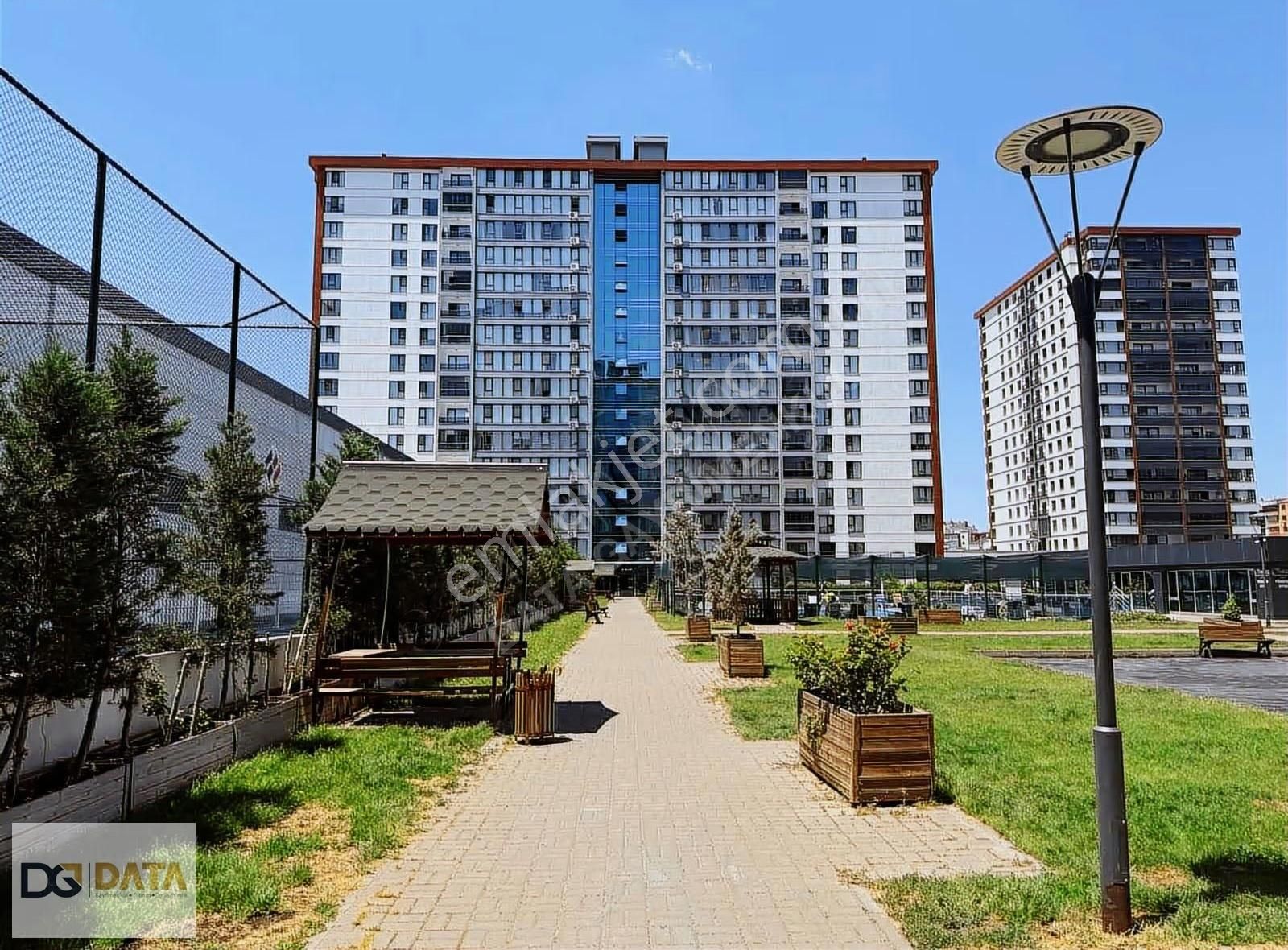 Eryaman Bosphorus Sitesinde İskanlı Kış Bahçeli Satılık 3+1