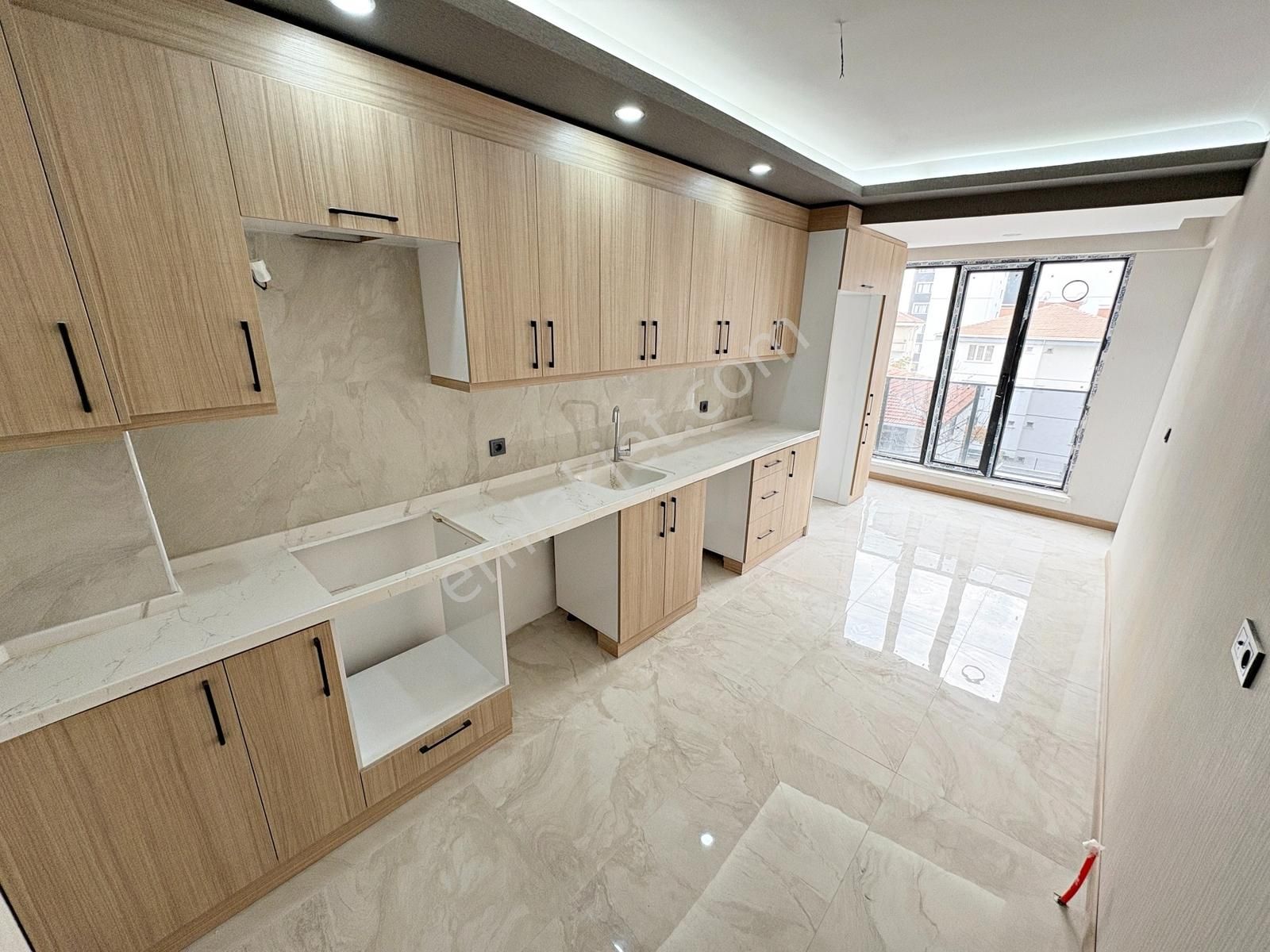 3+1 1.kat Sıfır Karaballı Cad. Paraleli İskanlı Emsalsiz Yapıda - Görsel 2