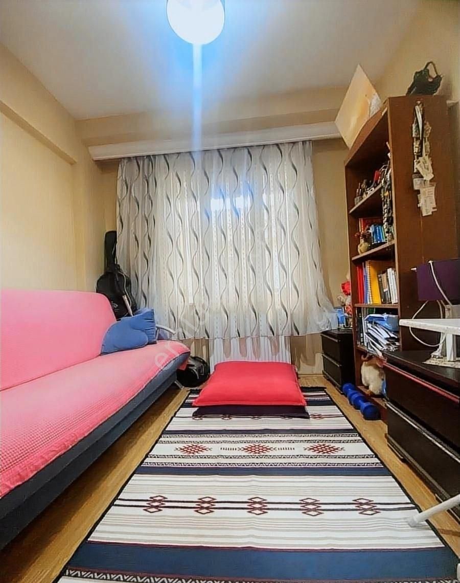 Avcılar Cihangir"de 2+1 70 M2 Satılık Yüksek Giriş Daire. - Görsel 4