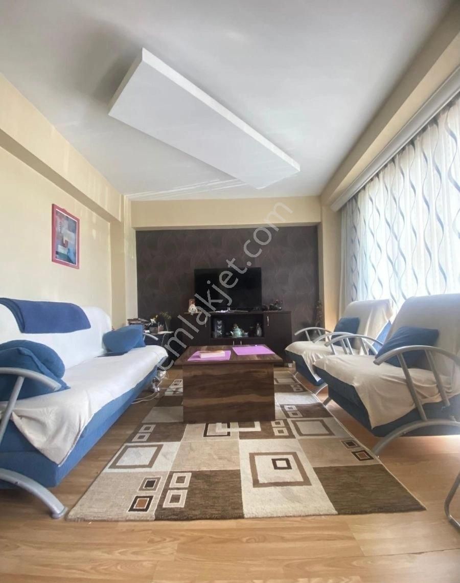 Avcılar Cihangir"de 2+1 70 M2 Satılık Yüksek Giriş Daire.