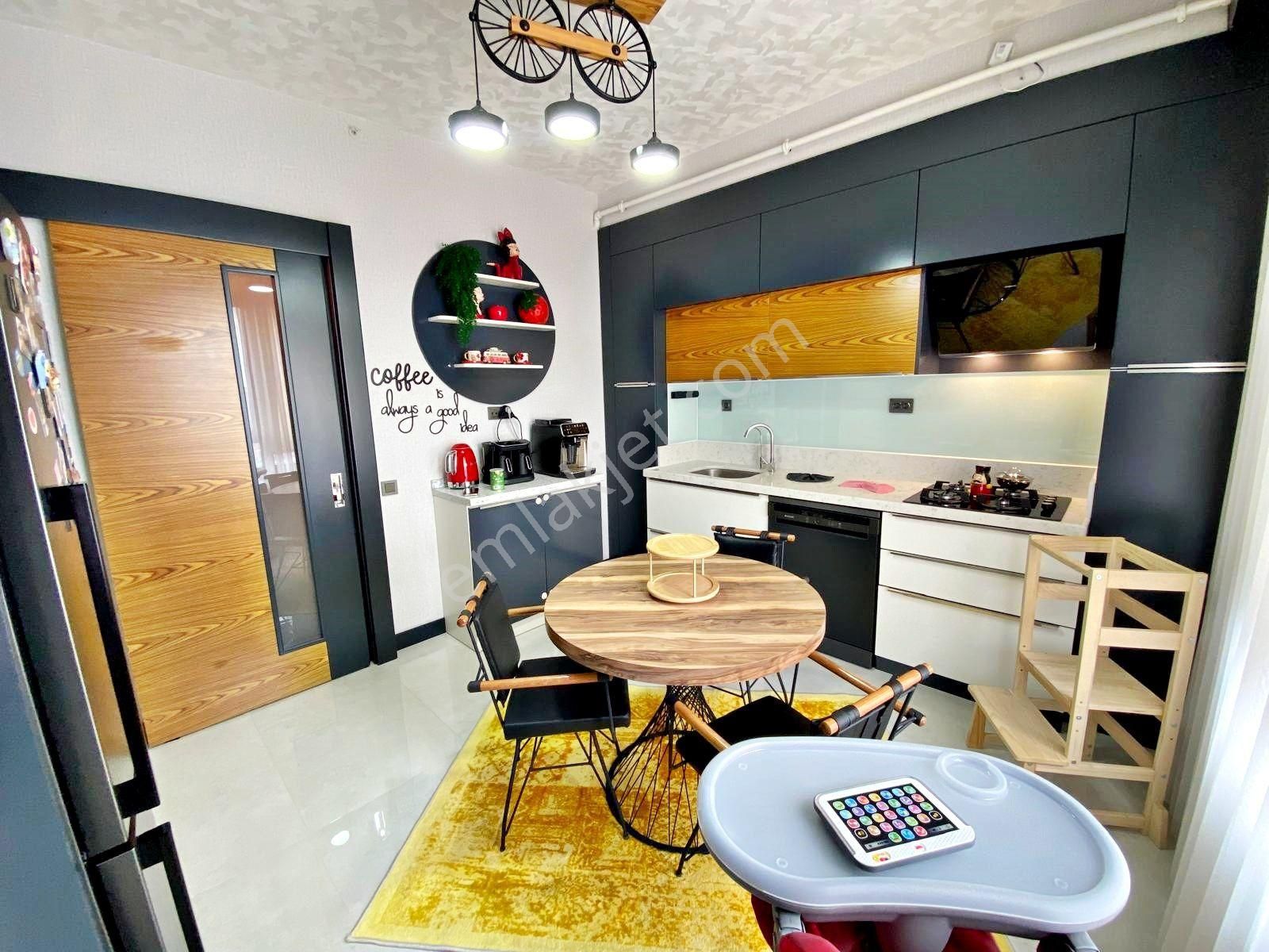 Gold Emlaktan Hastane Yakını Geniş Odalı Ultra Lüks 2+1 Daire