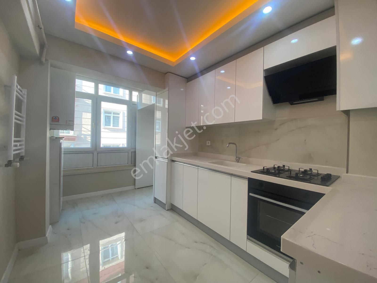 Koza Emlak'tan 30 Ağustos Mahallesin'de Ara Katta Lüks Yapılı Güney Cepheli 3+1 Satılık Daire - Görsel 3