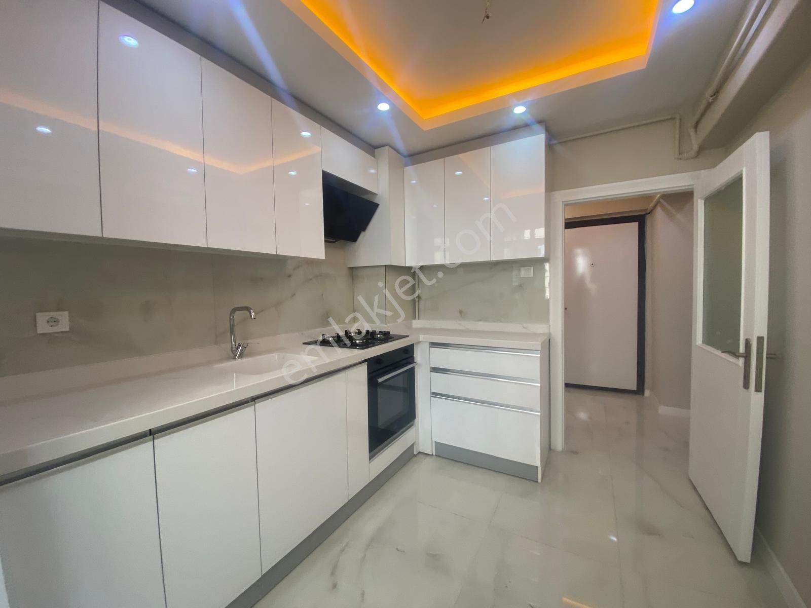 Koza Emlak'tan 30 Ağustos Mahallesin'de Ara Katta Lüks Yapılı Güney Cepheli 3+1 Satılık Daire - Görsel 5