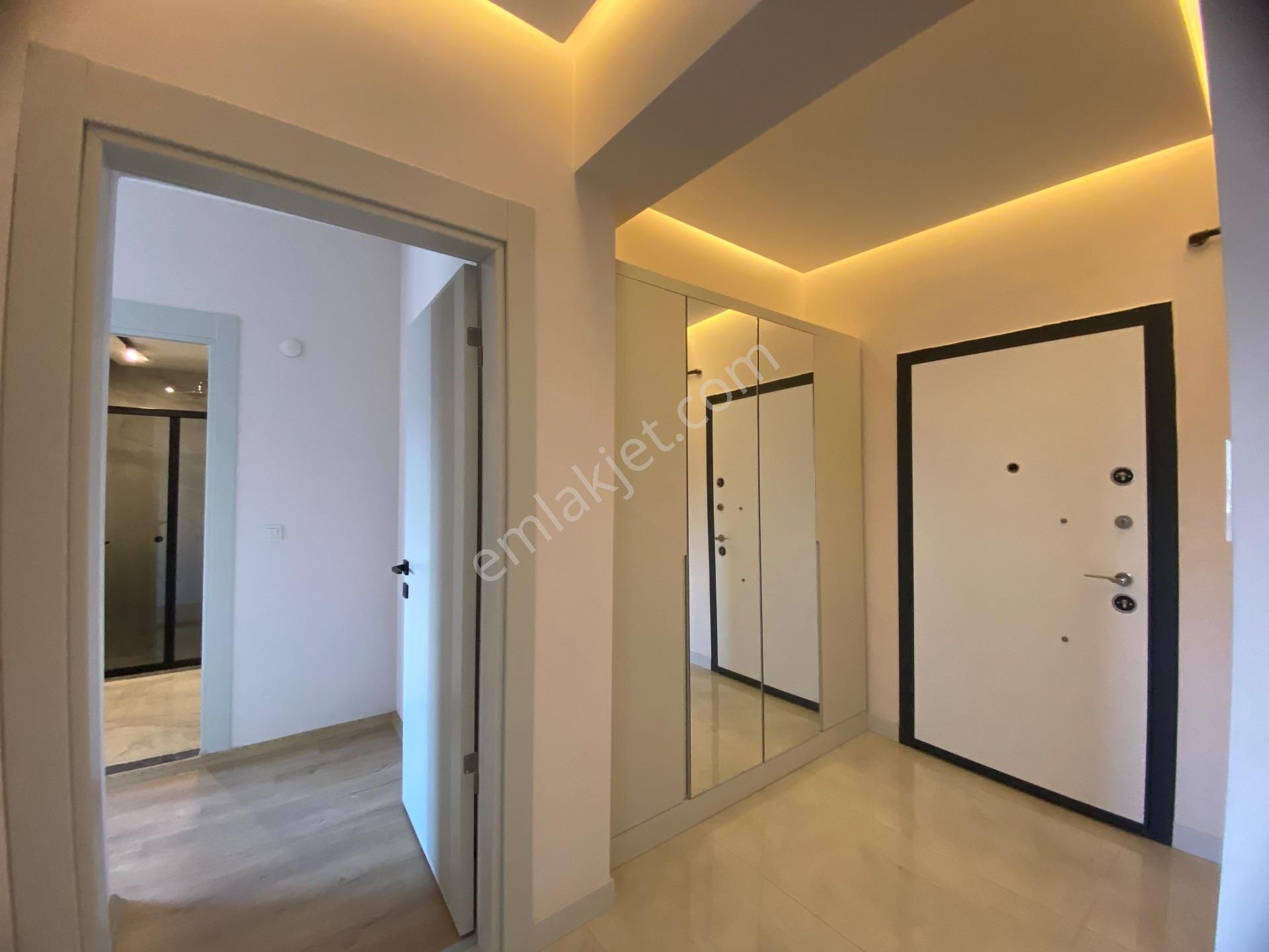 İzmir Bayraklı Ankara Caddesinde Sıfır Kiralık 3+1 - Görsel 3