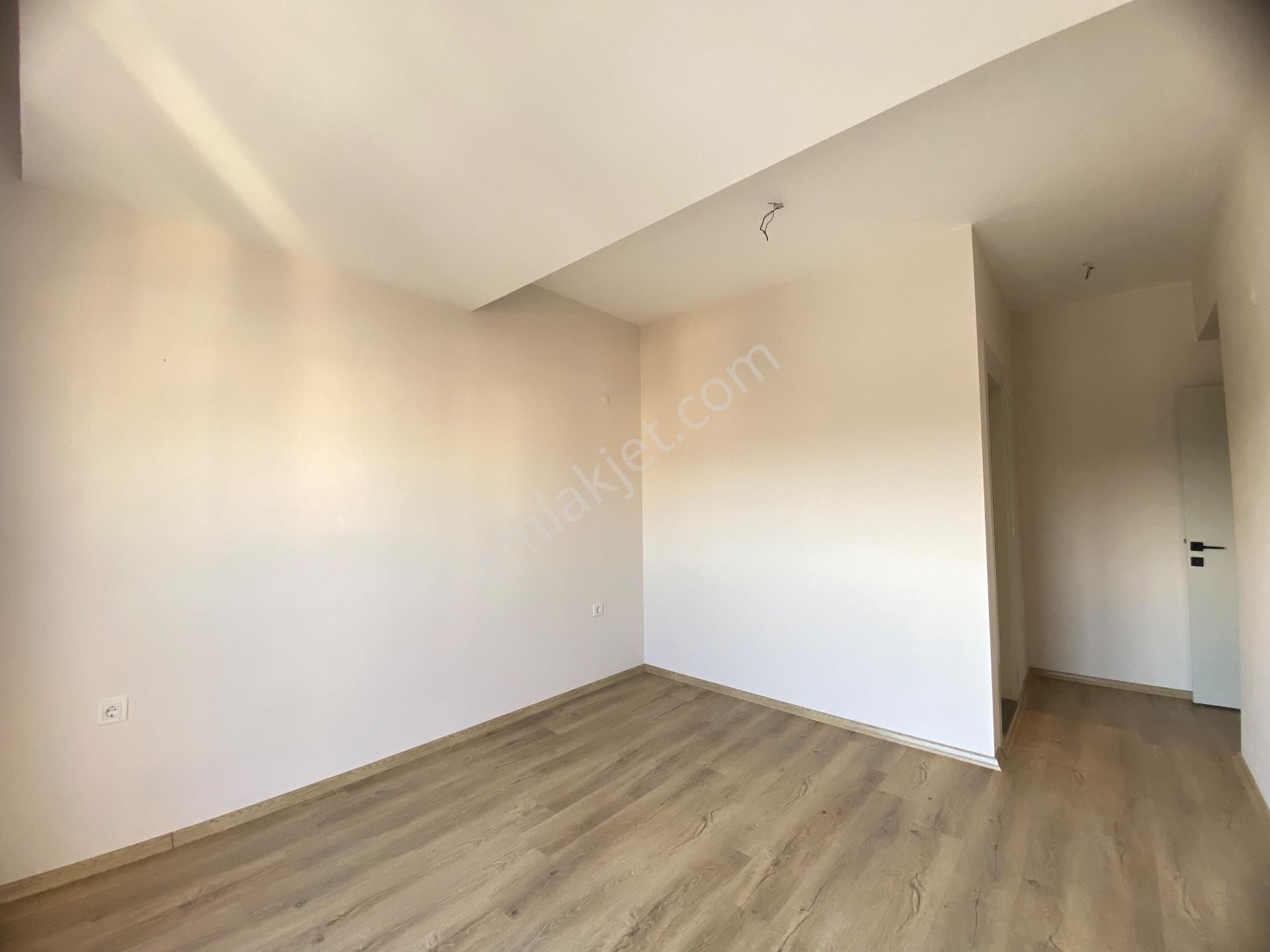 İzmir Bayraklı Ankara Caddesinde Sıfır Kiralık 3+1 - Görsel 32