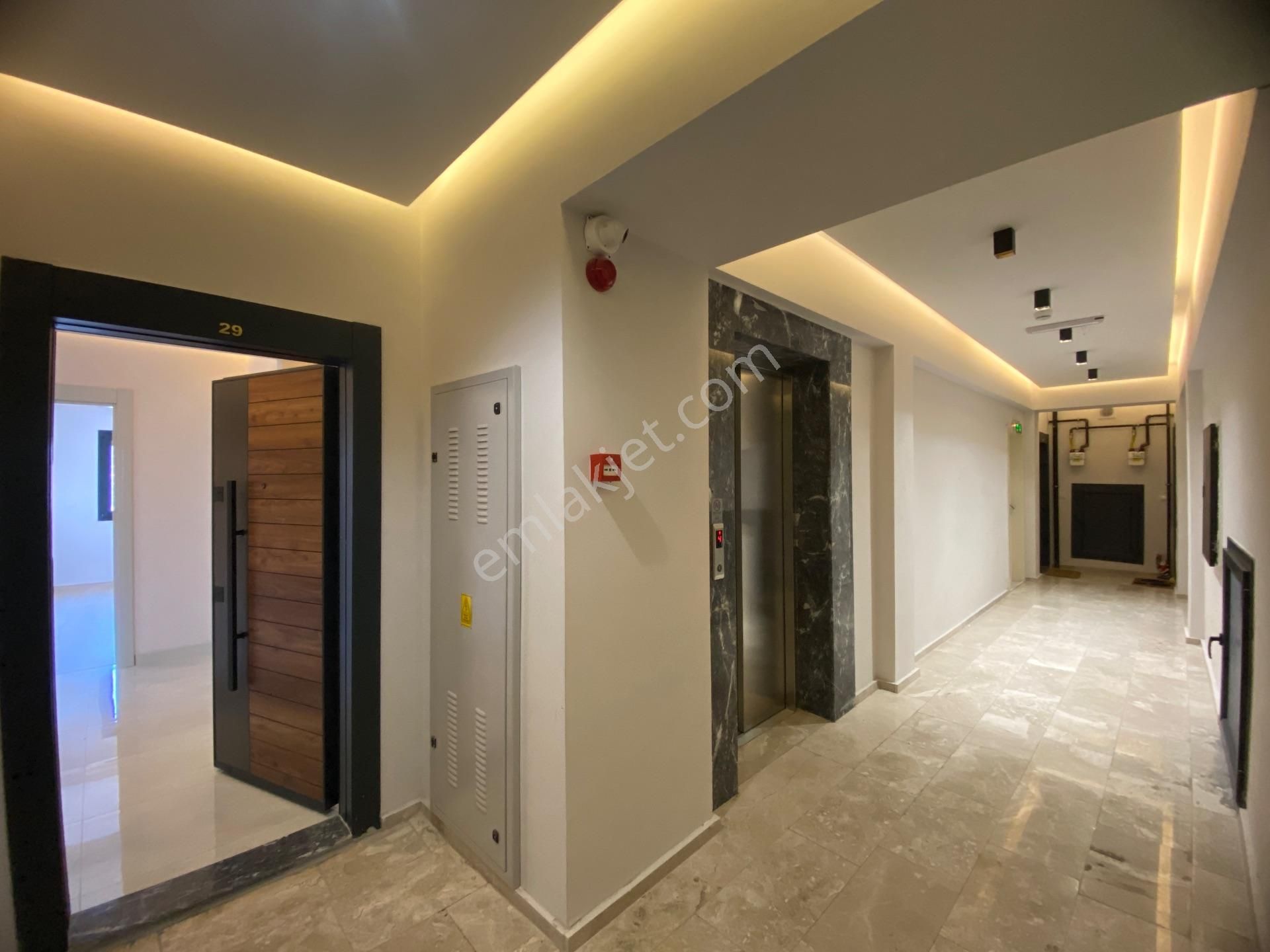 İzmir Bayraklı Ankara Caddesinde Sıfır Kiralık 3+1 - Görsel 2