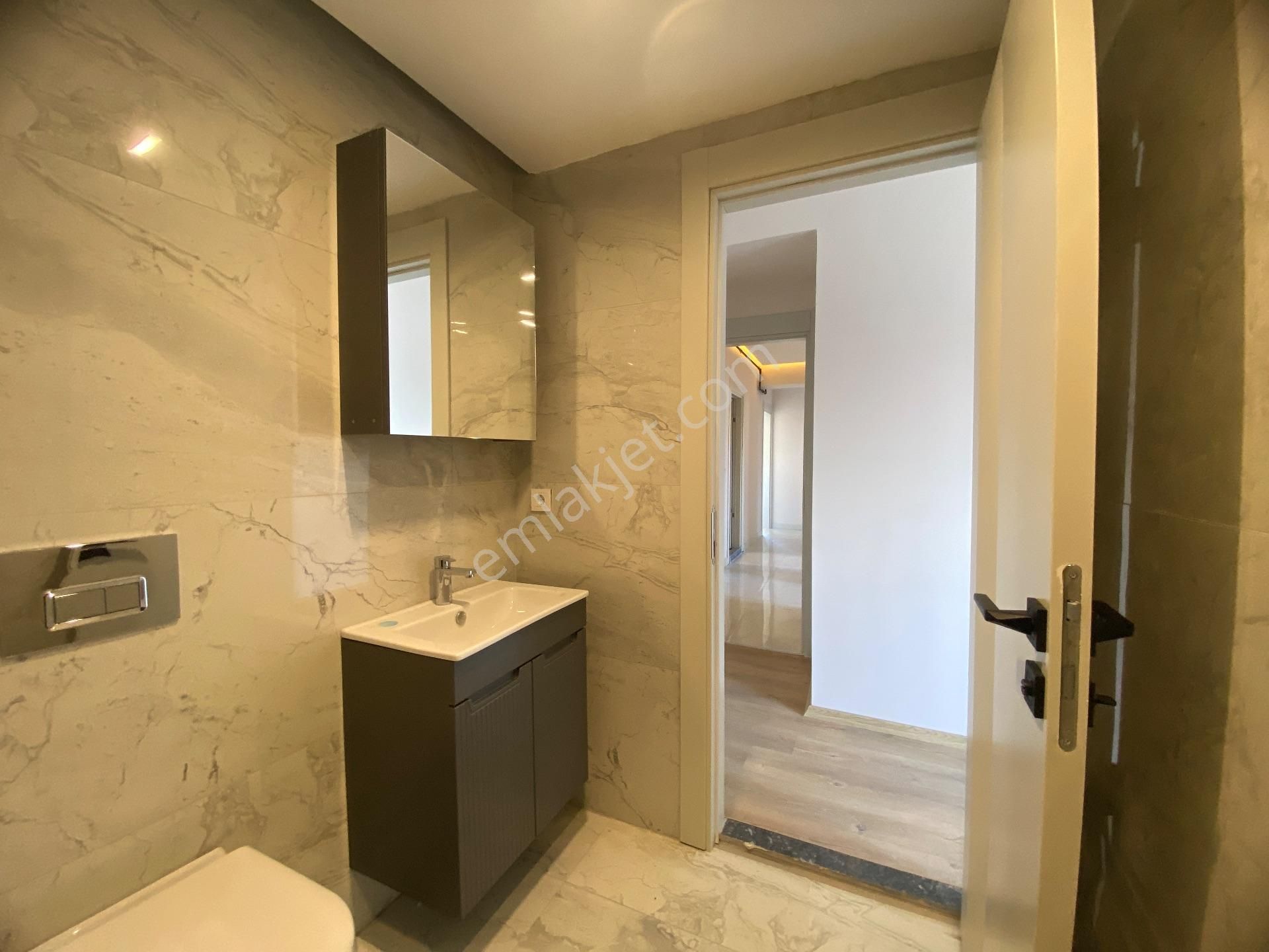 İzmir Bayraklı Ankara Caddesinde Sıfır Kiralık 3+1 - Görsel 28