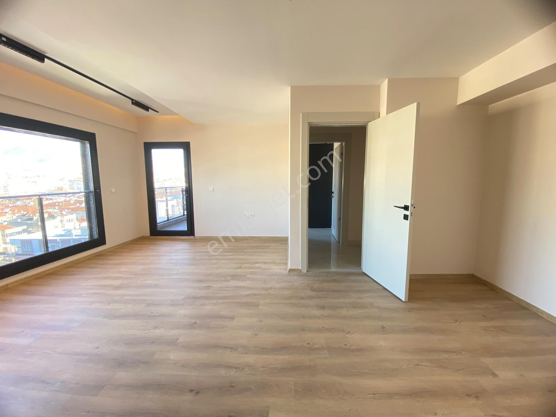 İzmir Bayraklı Ankara Caddesinde Sıfır Kiralık 3+1 - Görsel 6