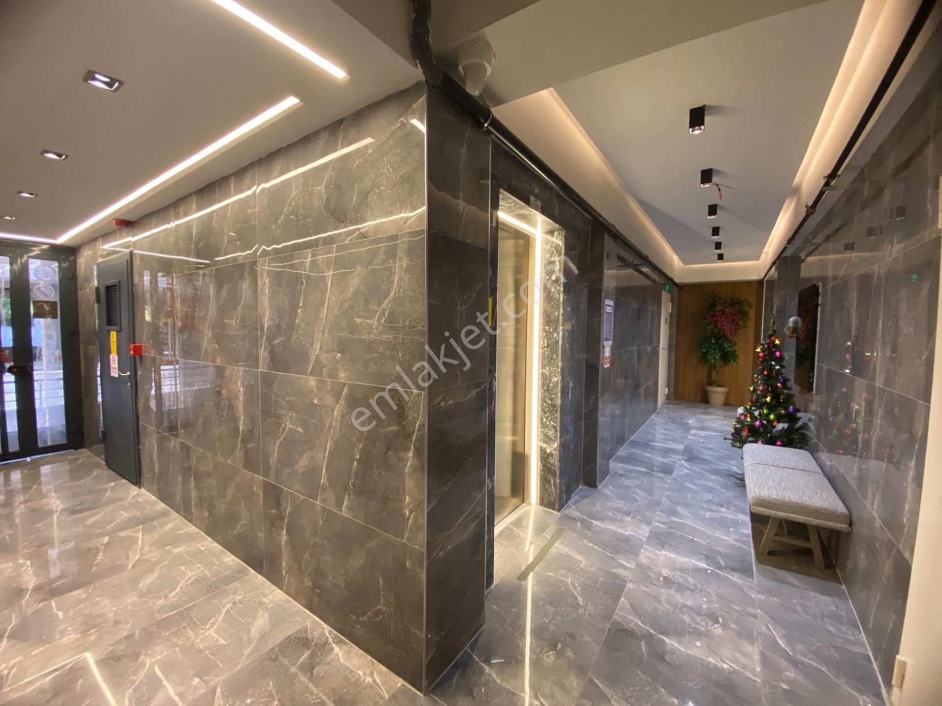 İzmir Bayraklı Ankara Caddesinde Sıfır Kiralık 3+1 - Görsel 33