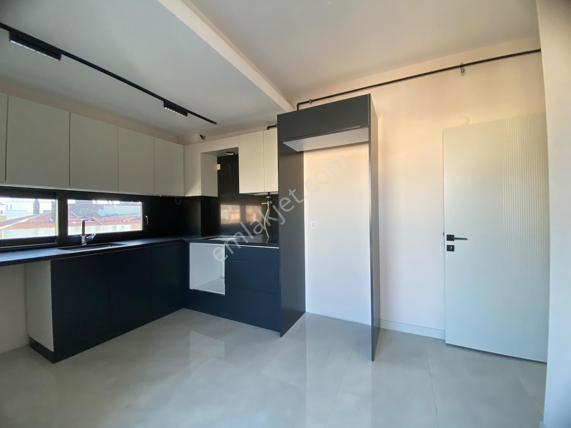 İzmir Bayraklı Ankara Caddesinde Sıfır Kiralık 3+1 - Görsel 17