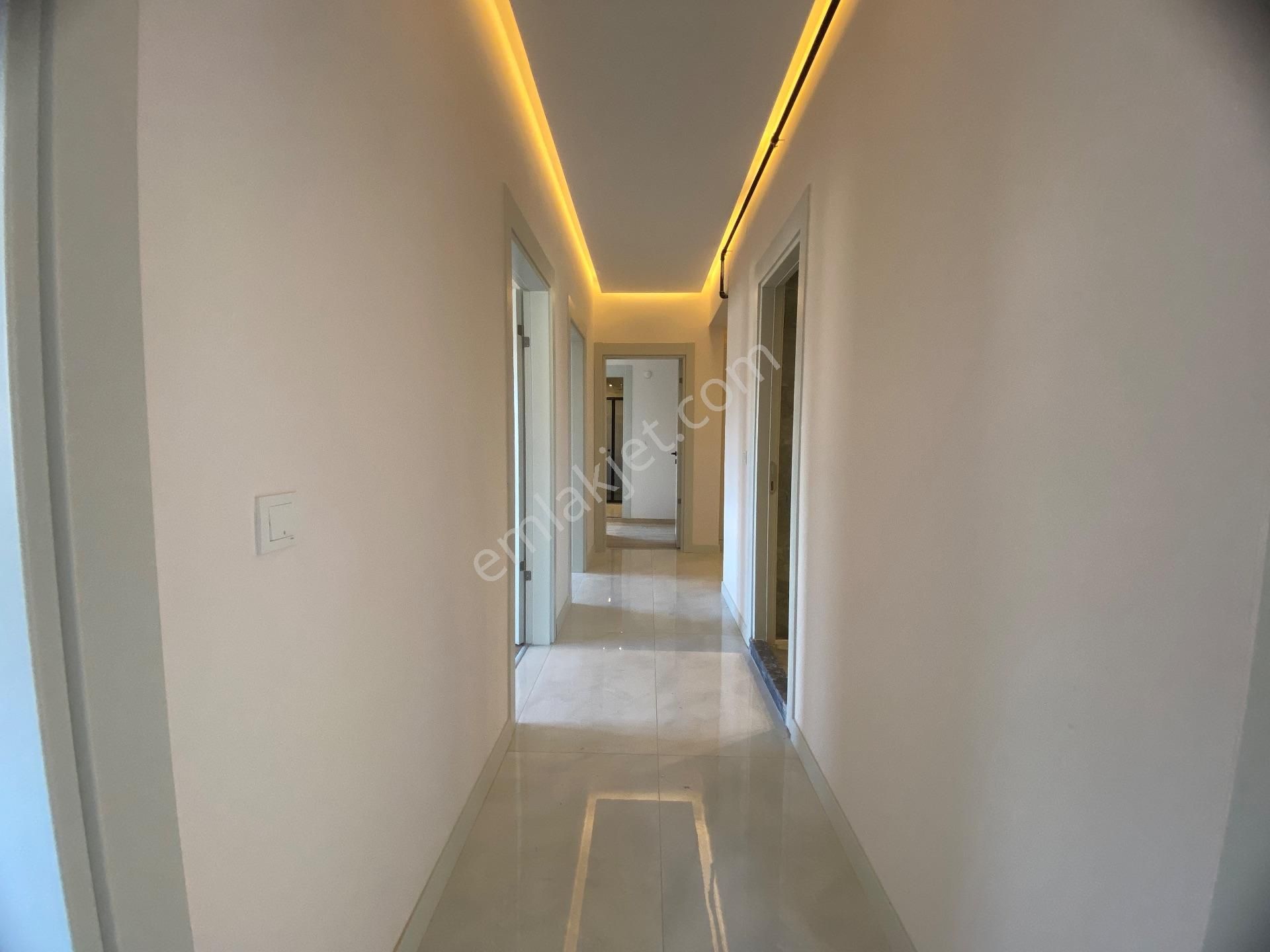 İzmir Bayraklı Ankara Caddesinde Sıfır Kiralık 3+1 - Görsel 4