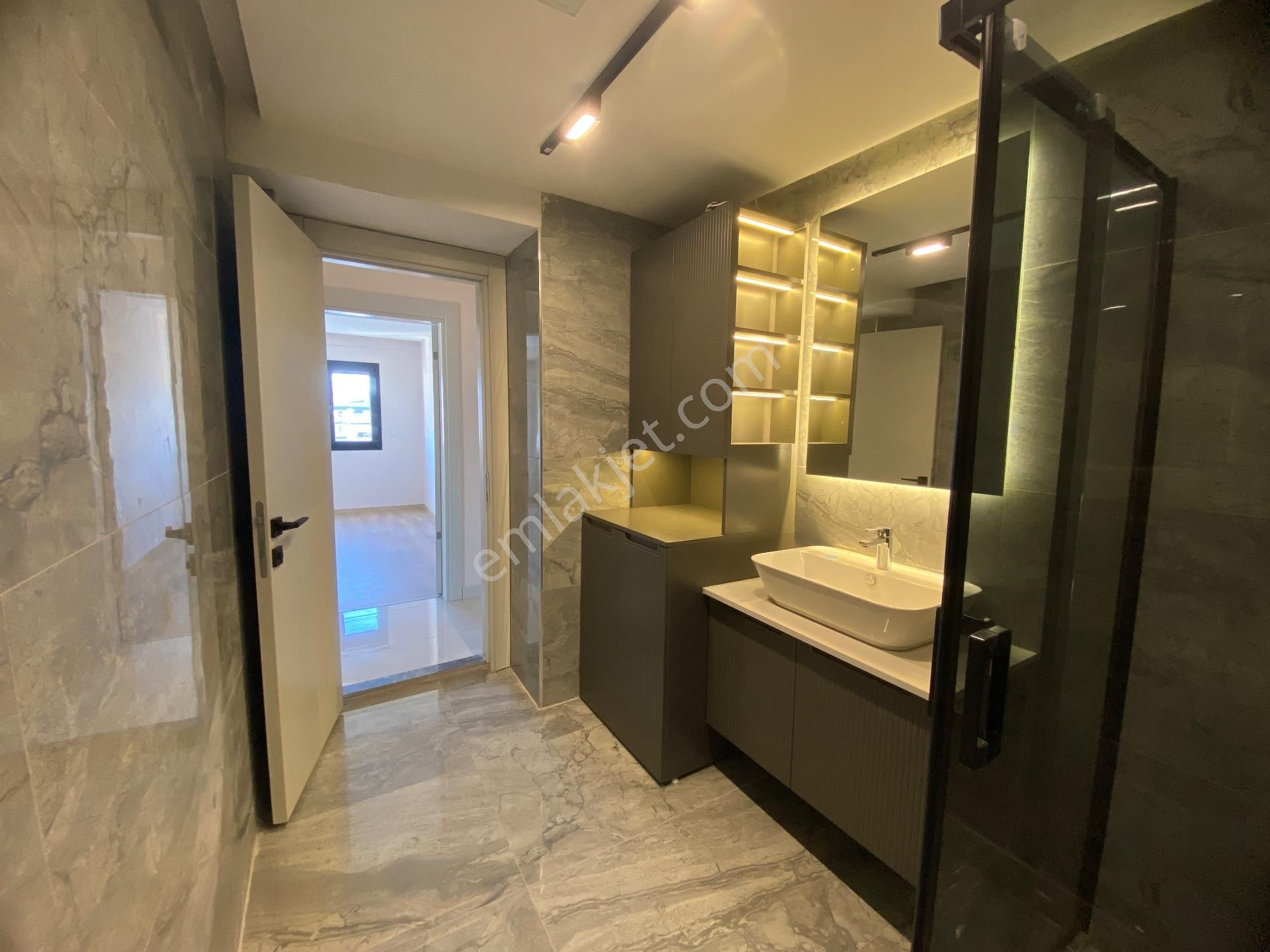 İzmir Bayraklı Ankara Caddesinde Sıfır Kiralık 3+1 - Görsel 24