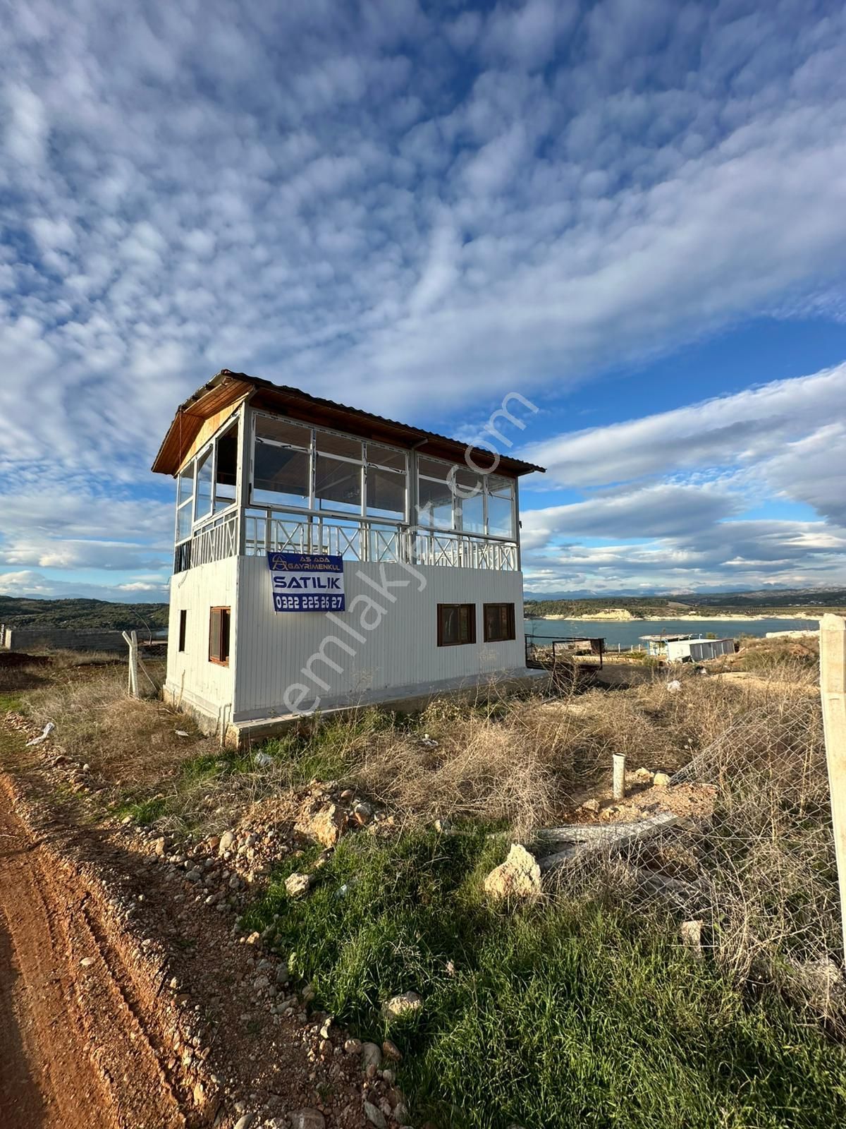 Bayram Hacılıda Satılık İki Tarafıda Göl Manzaralı İki Katlı Yapı - Görsel 3