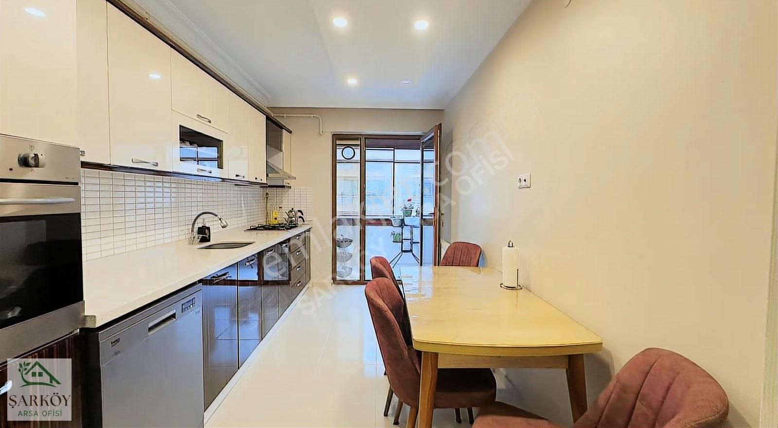 Hürriyet Mahallesi Cadde Üzeri Merkezi Konumda 3+1 Satılık Daire - Görsel 14