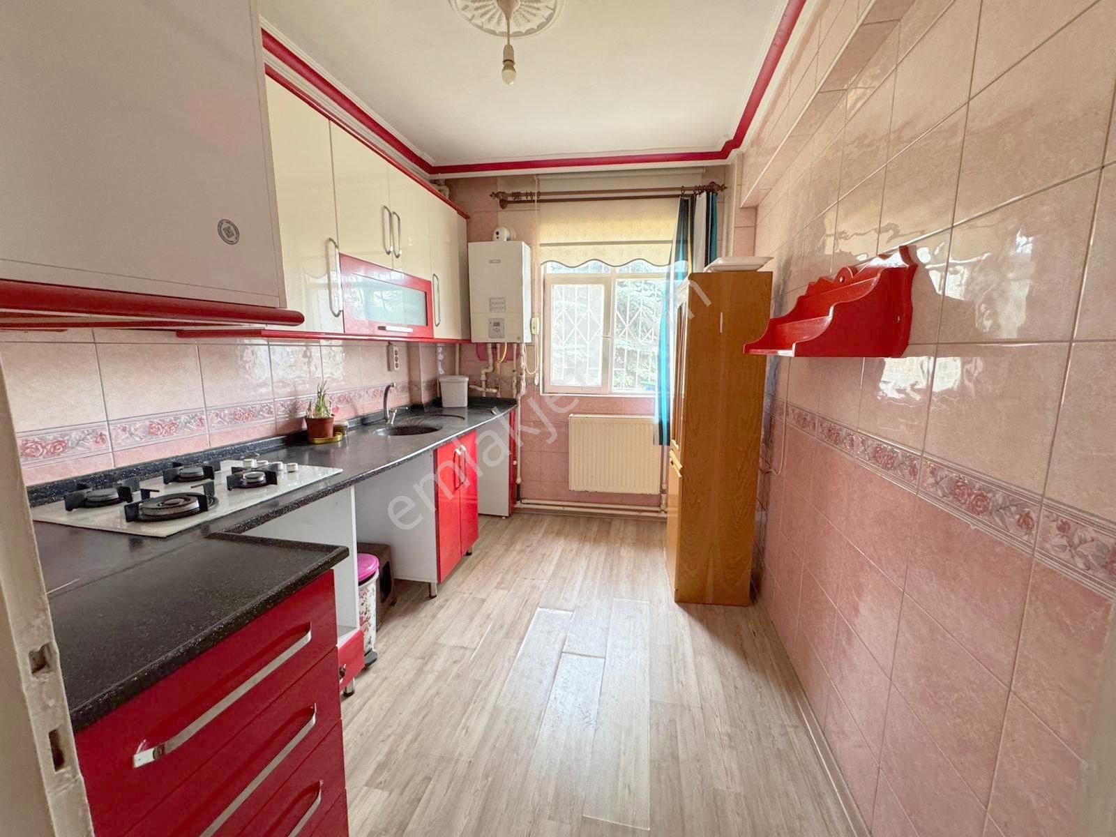 Şafak'tan Sanatoryum Caddesi Yanı 3+1 Mantolamalı 1.kat Ful