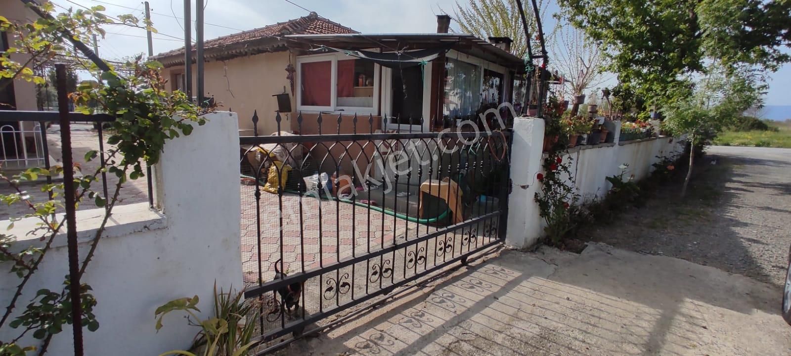 Mugla Ortaca Okçularda Kelepir 735 M2 Müstakil Arsada 2 Adet Tek Katlı 3+1 Ve 1+1 Köy Ev Satılık