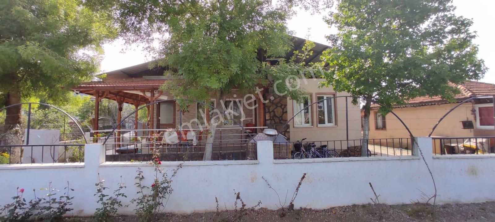 Mugla Ortaca Okçularda Kelepir 735 M2 Müstakil Arsada 2 Adet Tek Katlı 3+1 Ve 1+1 Köy Ev Satılık - Görsel 2