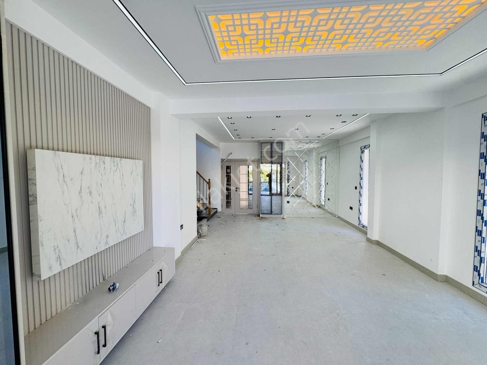 Kuşadası Davutlar'da Denize 500 Mt Müstakil Havuzlu 5+1 Villa - Görsel 8