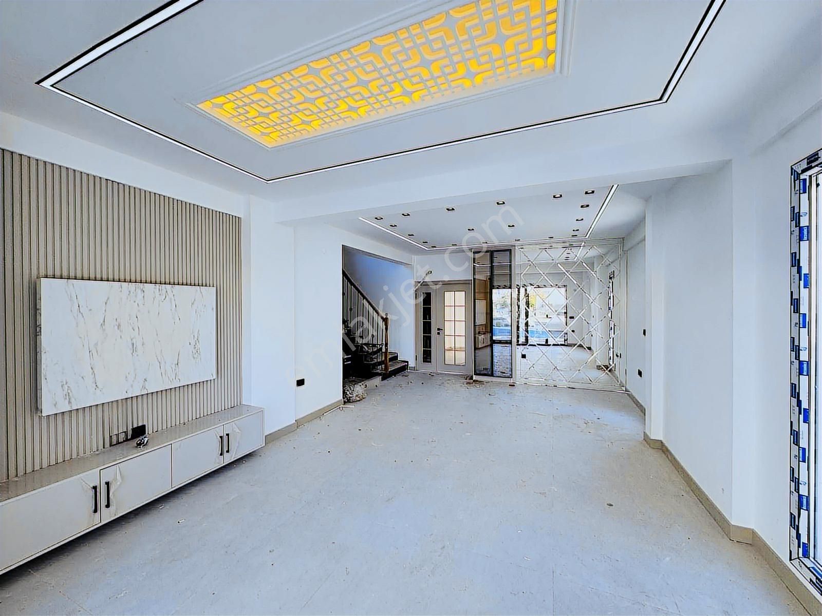 Kuşadası Davutlar'da Denize 500 Mt Müstakil Havuzlu 5+1 Villa - Görsel 32