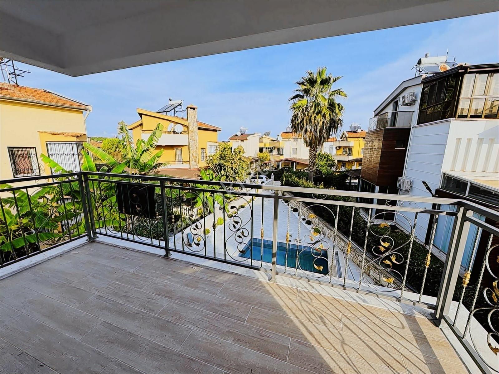 Kuşadası Davutlar'da Denize 500 Mt Müstakil Havuzlu 5+1 Villa - Görsel 15