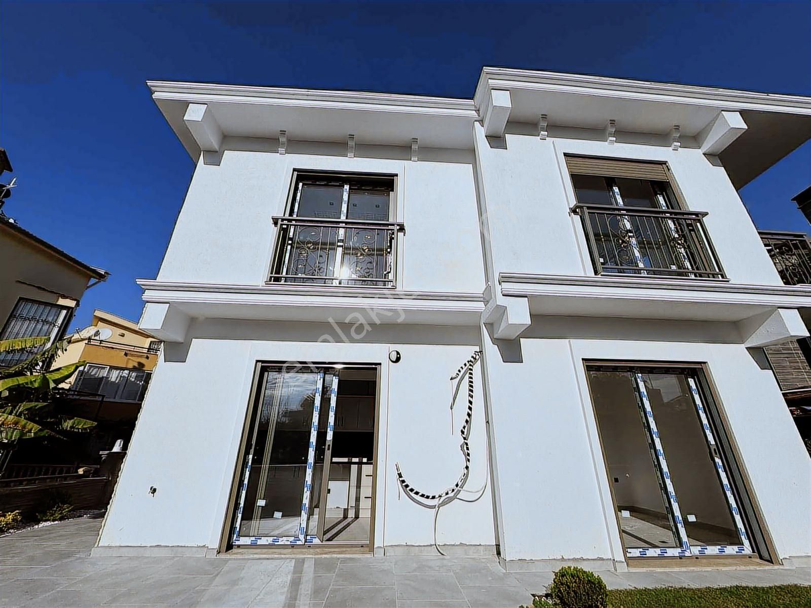 Kuşadası Davutlar'da Denize 500 Mt Müstakil Havuzlu 5+1 Villa - Görsel 31