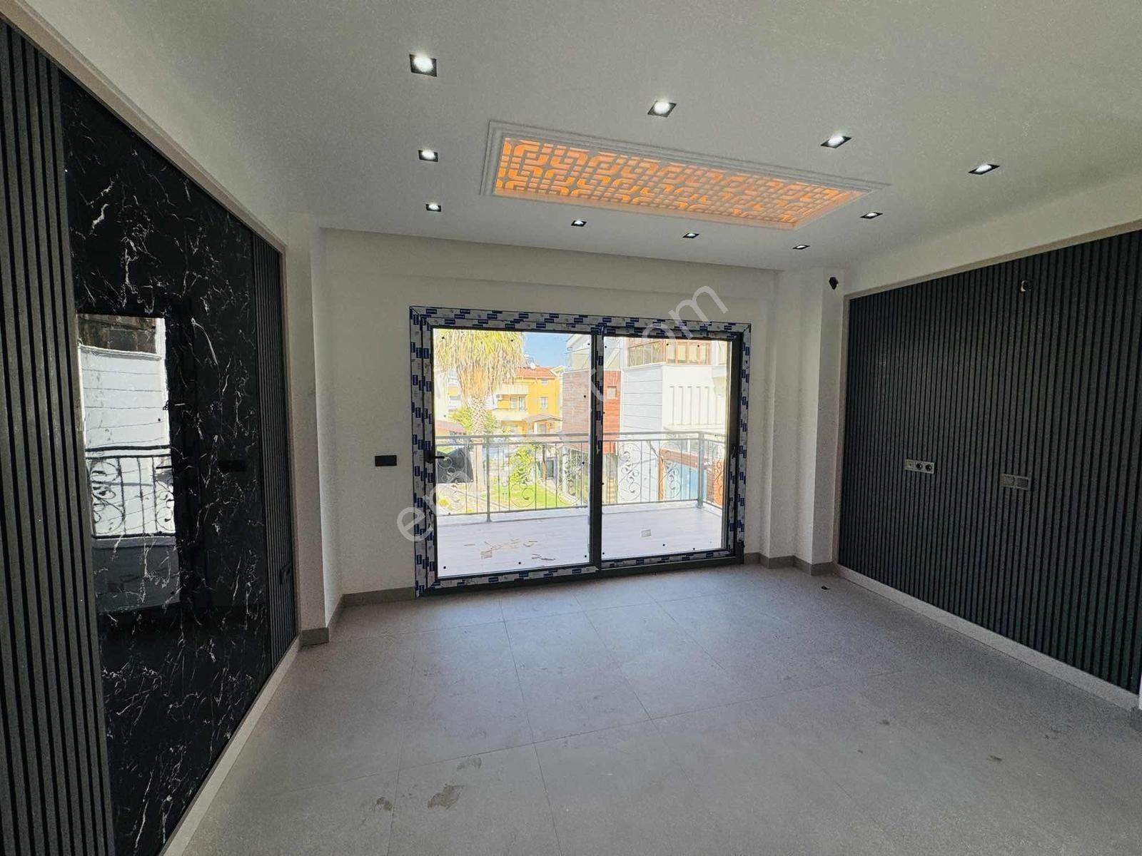 Kuşadası Davutlar'da Denize 500 Mt Müstakil Havuzlu 5+1 Villa - Görsel 35