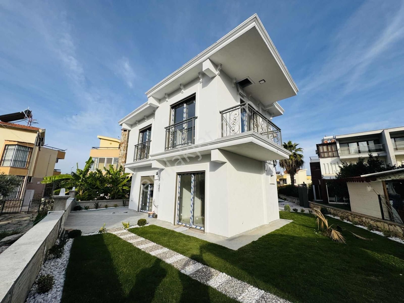 Kuşadası Davutlar'da Denize 500 Mt Müstakil Havuzlu 5+1 Villa - Görsel 16