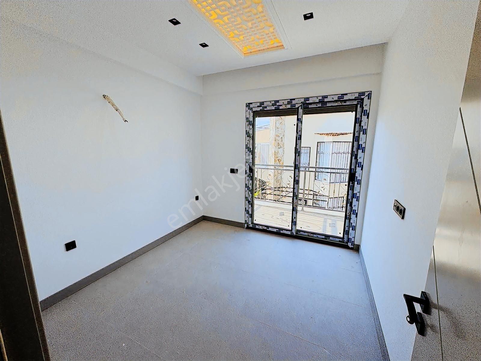 Kuşadası Davutlar'da Denize 500 Mt Müstakil Havuzlu 5+1 Villa - Görsel 9